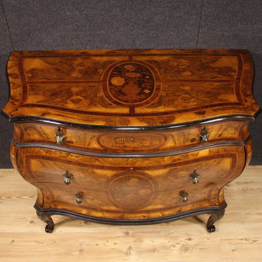 Lombard Venetian chest of drawers in Louis XV style