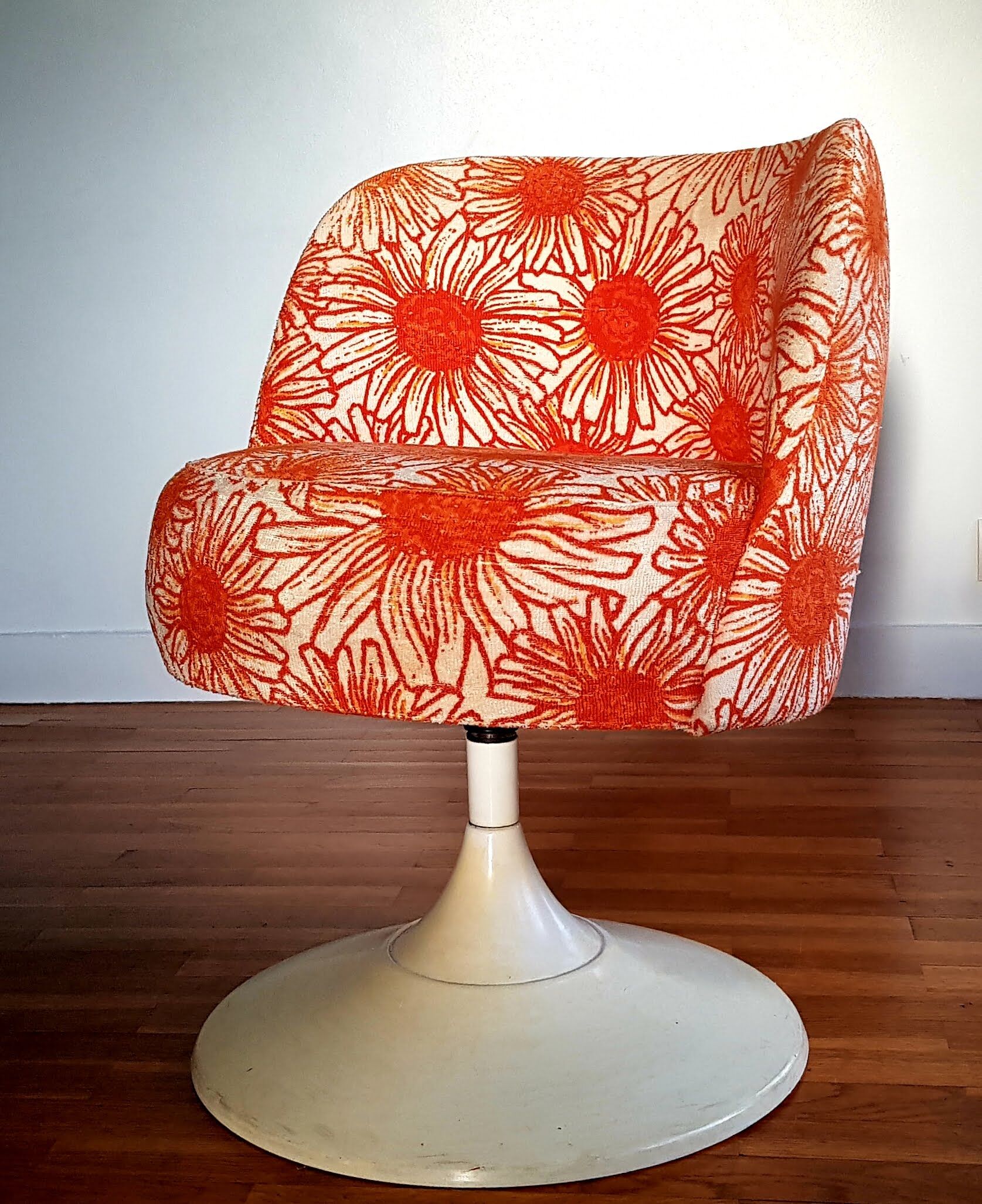 Chaise orange pivotante années 60/70