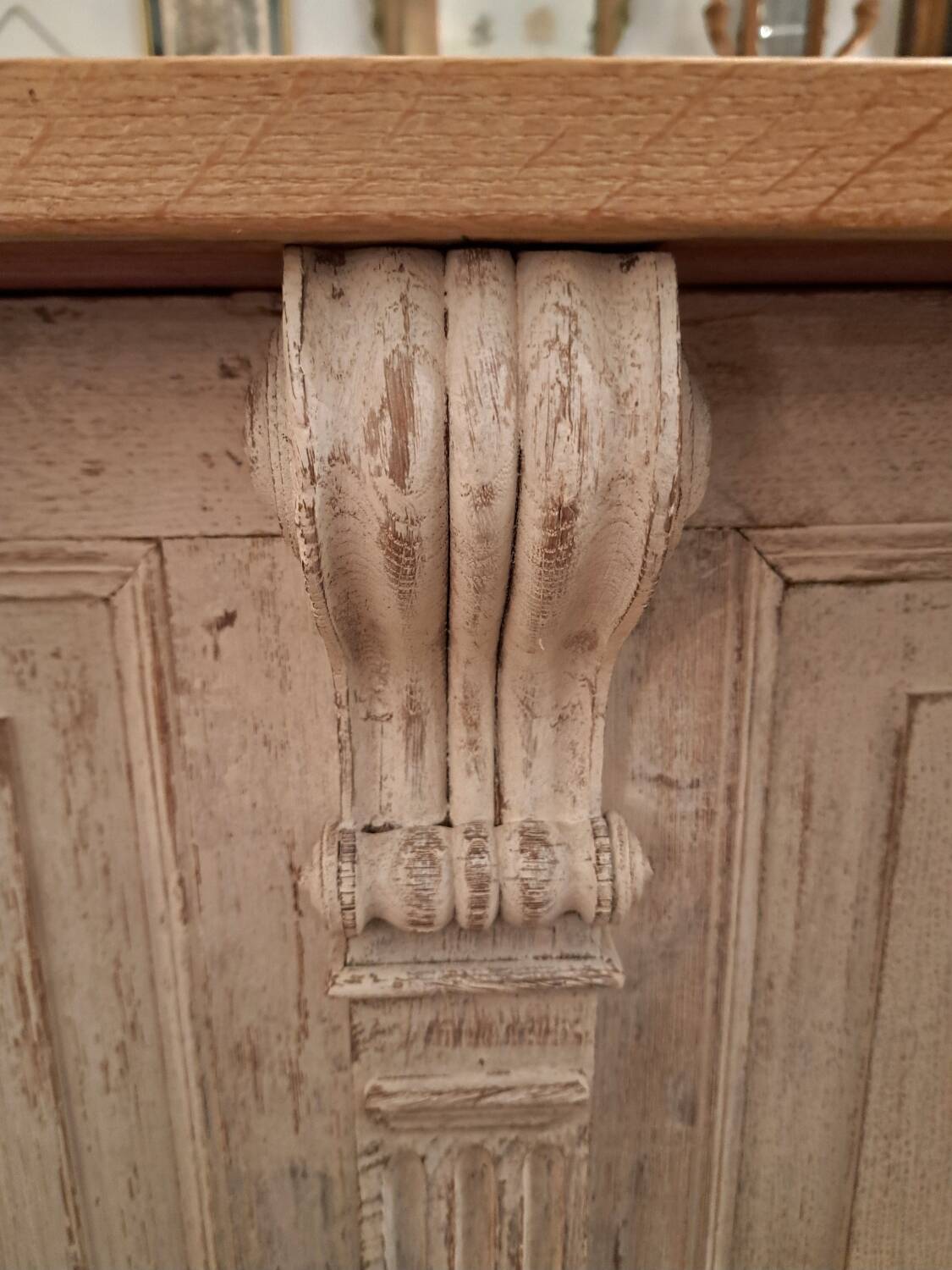 Counter from the late 19th century in patinated oak.