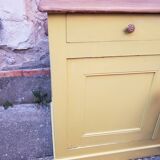 Buffet de campagne jaune citron