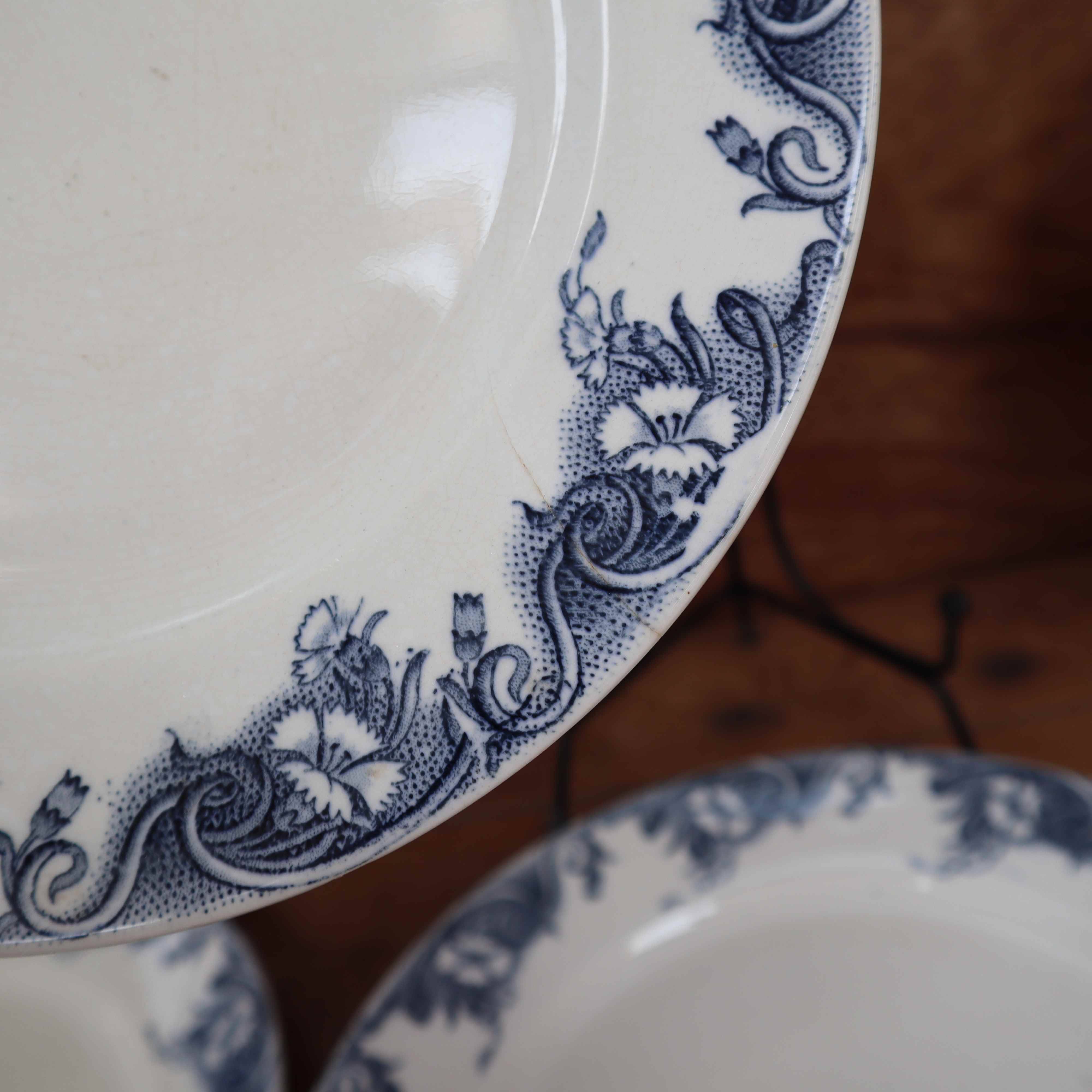 Antique earthenware dessert plates with the lions of France "Pernelle"