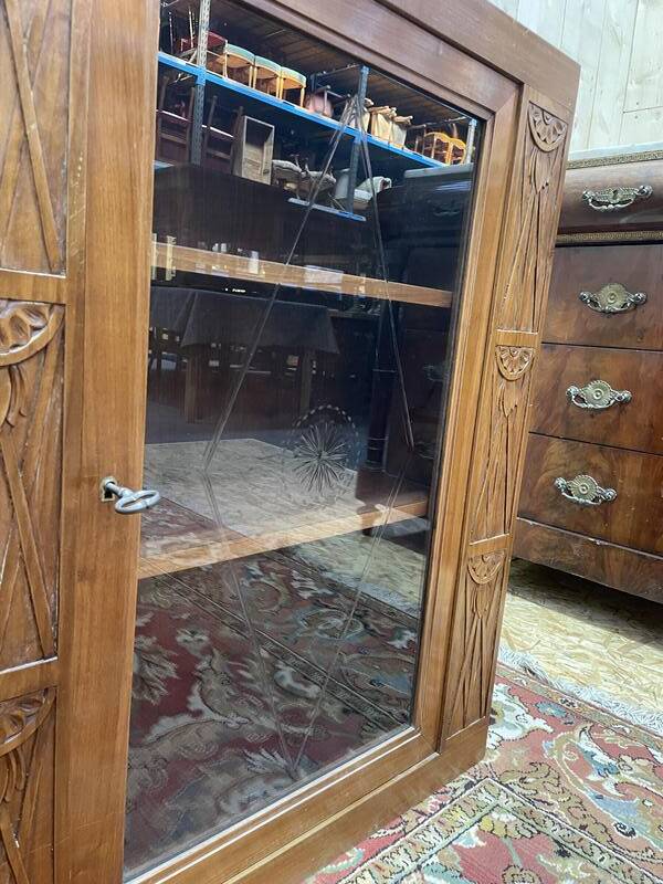 Paire de vitrine à suspendre Art Nouveau en frêne