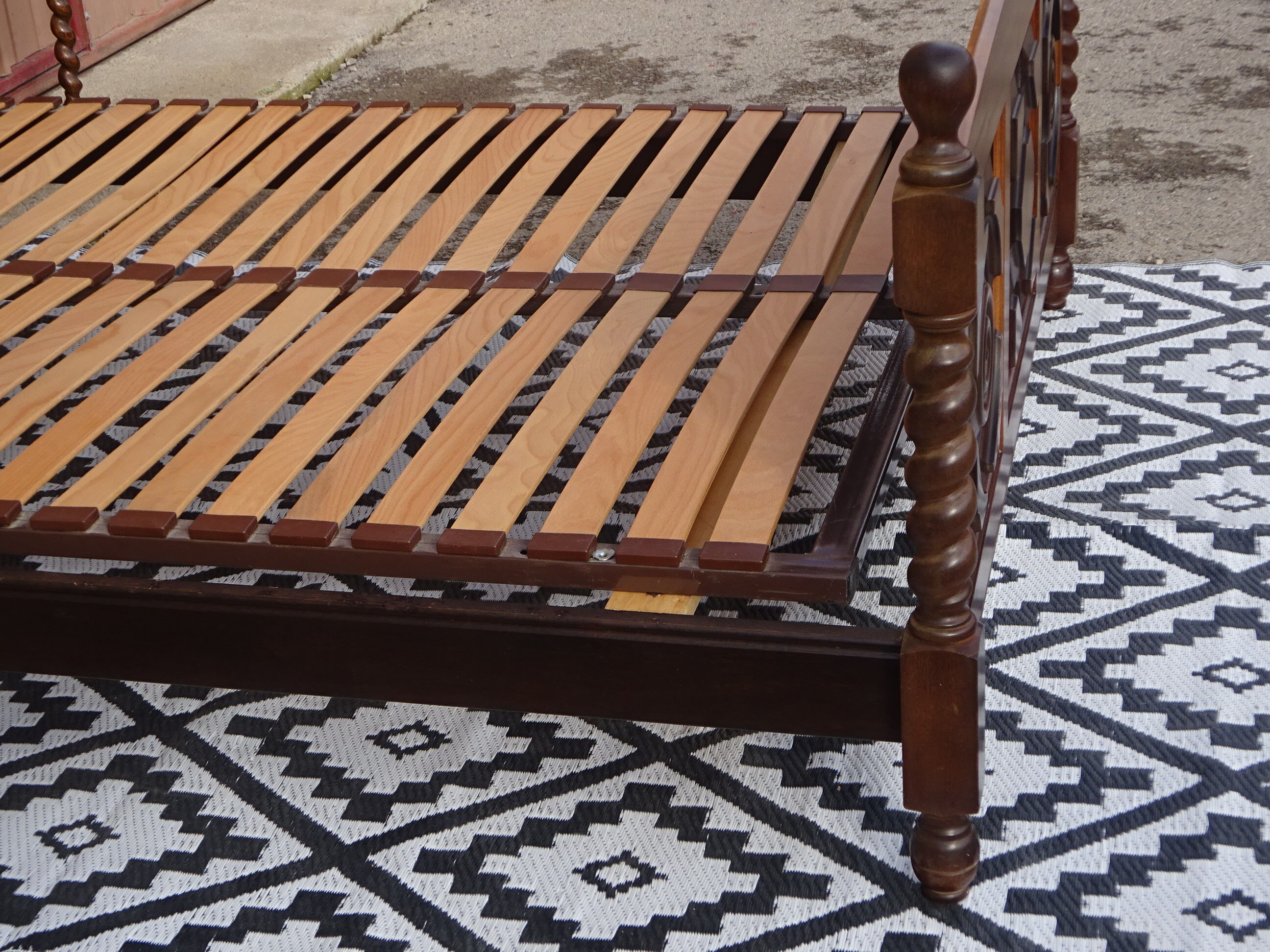 Wooden bed, geometric patterns, 140/190 cm