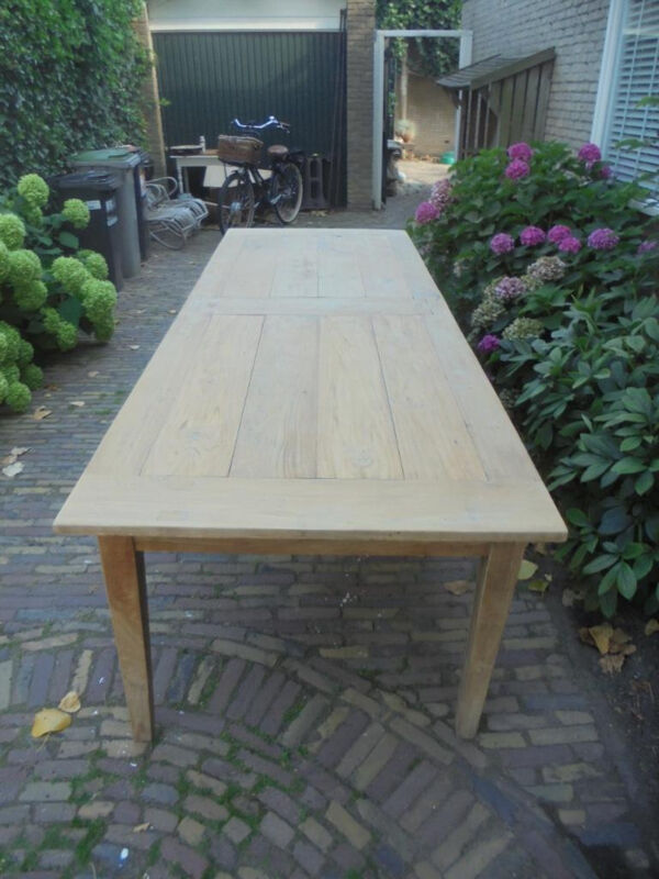 Wooden dining table with 2 drawers
