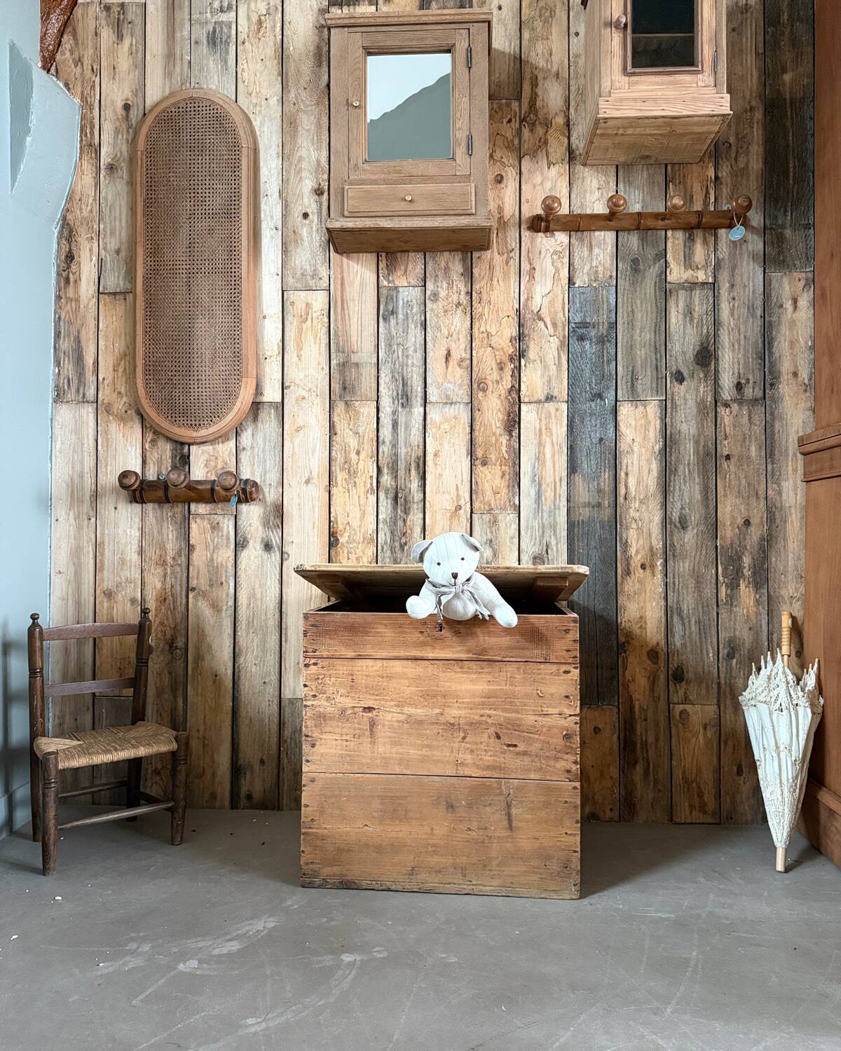 Old raw wood chest (renovated)