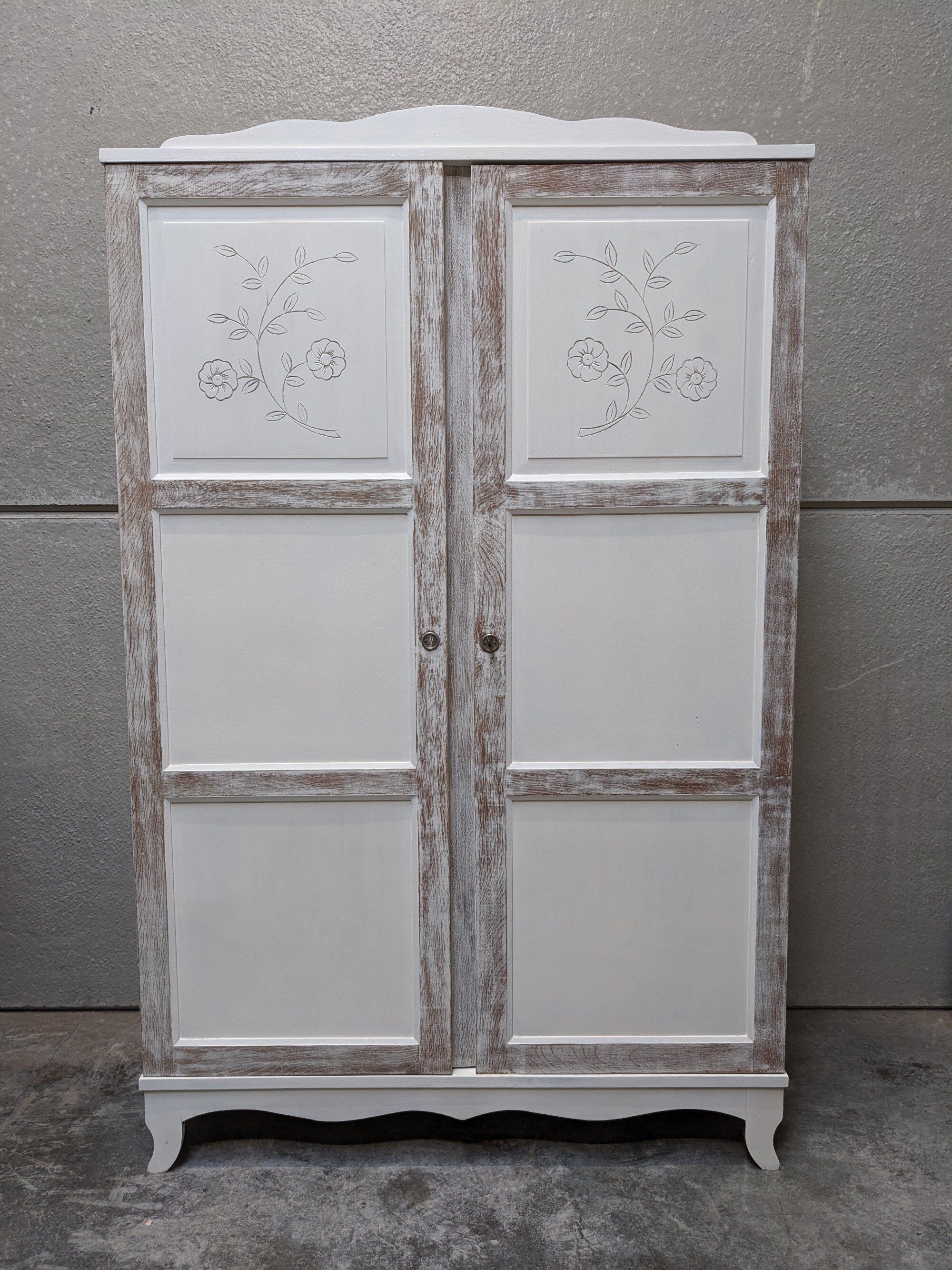 Parisian wardrobe, engraved wardrobe