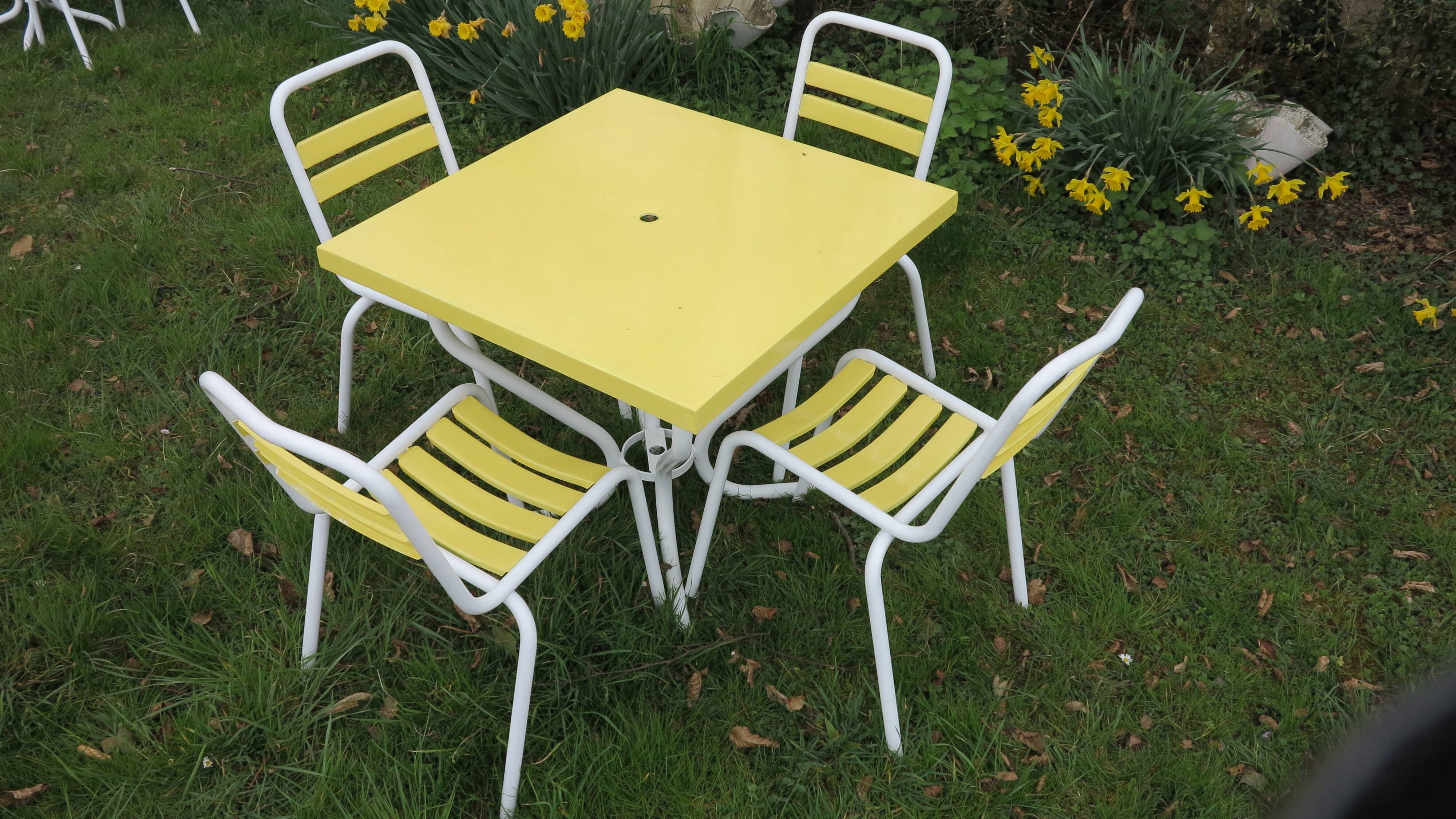 set of table and 4 chairs for garden or terrace in painted metal