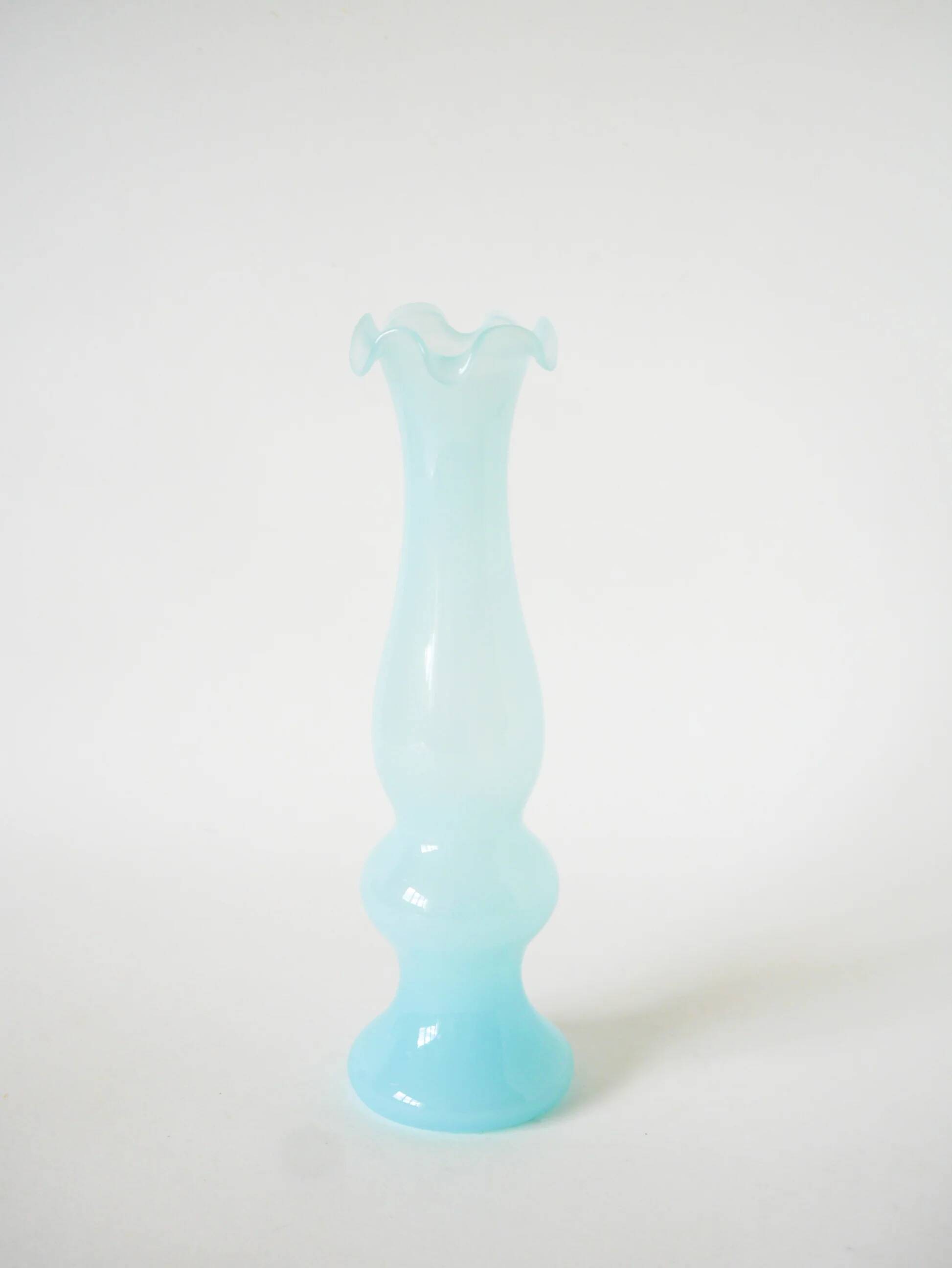 Vase en opaline à col dentelé, bleu ciel, 1960