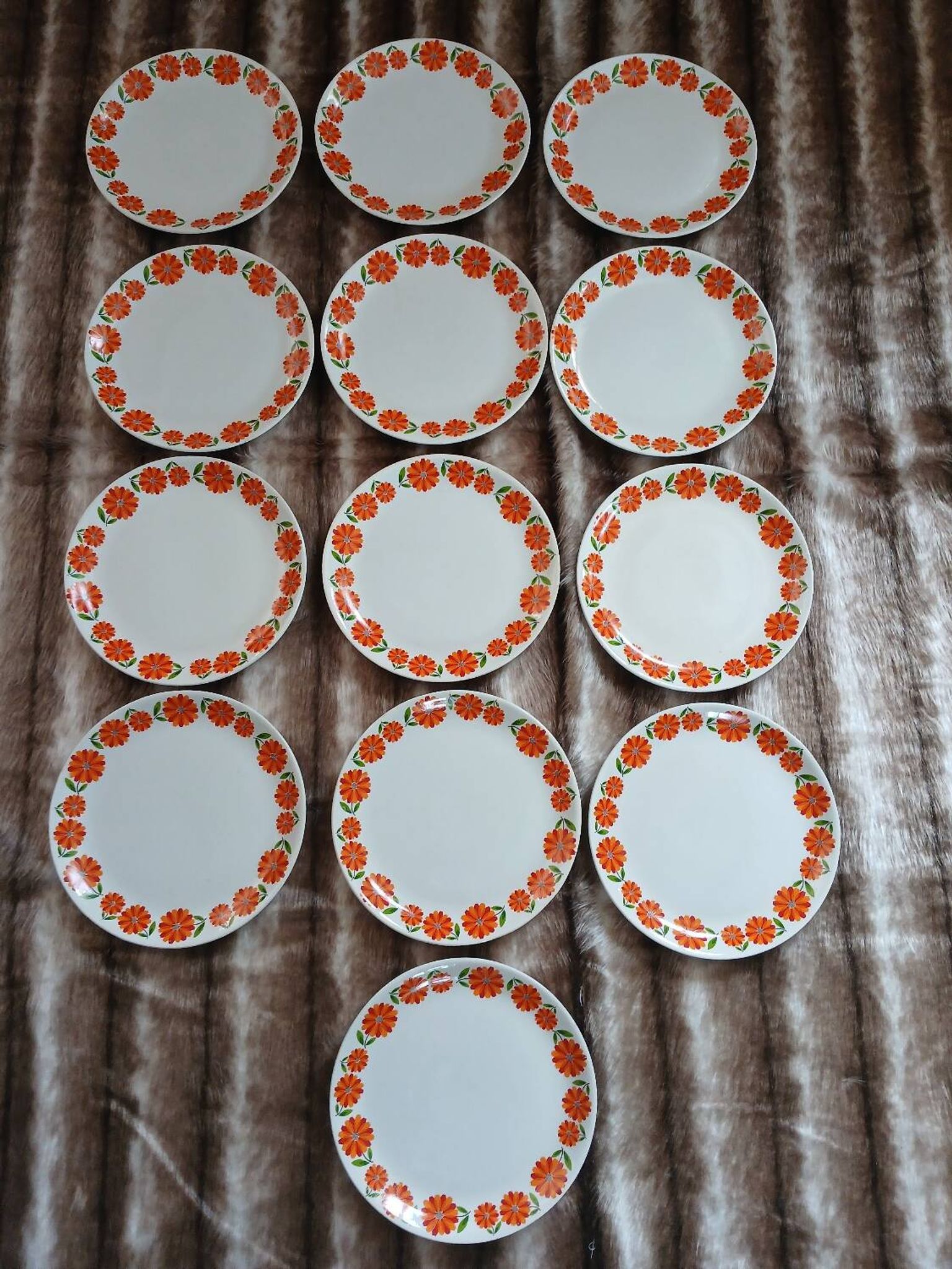 13 assiettes plates vintages Moulin des Loups