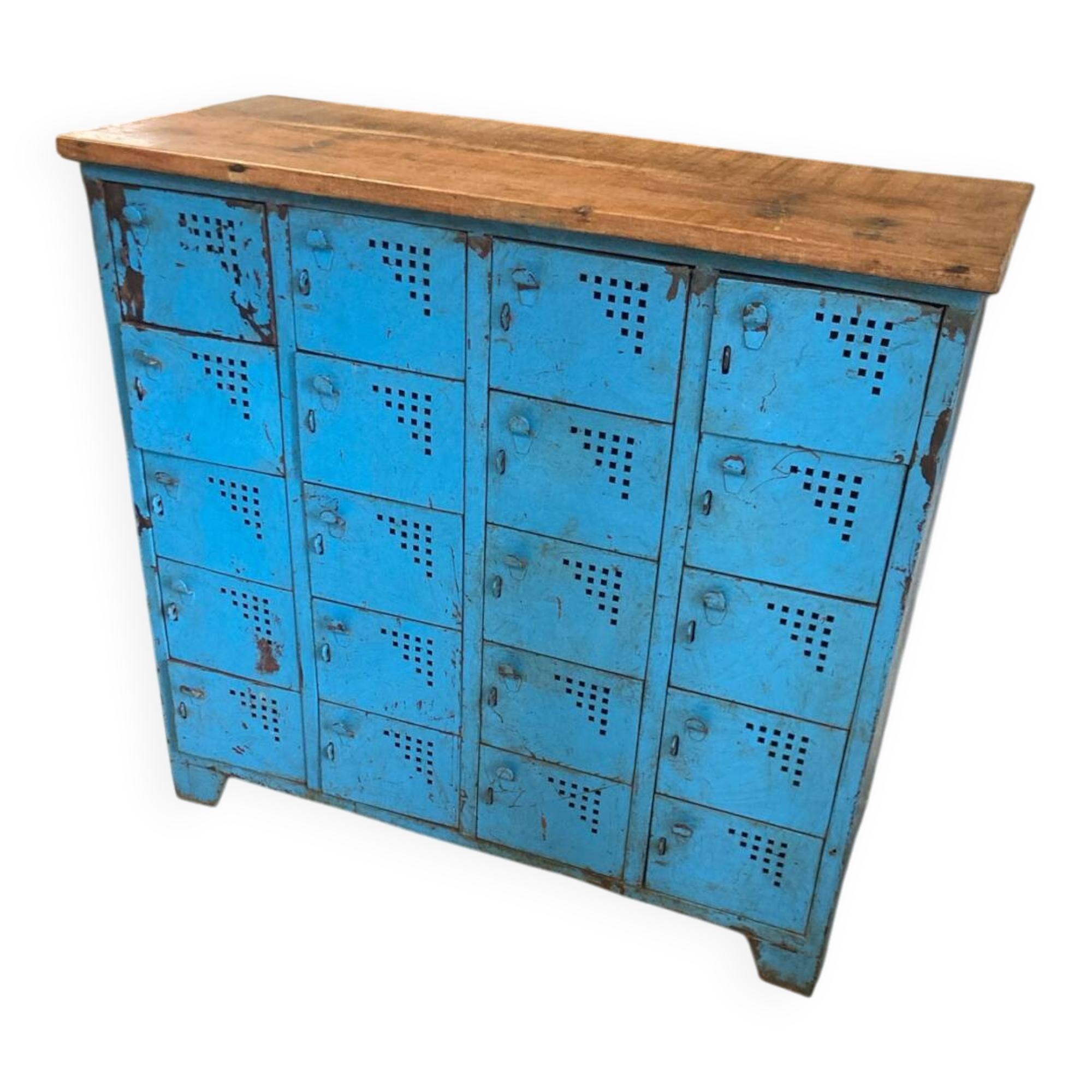 Workshop furniture with 20 blue lockers