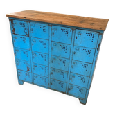 Workshop furniture with 20 blue lockers