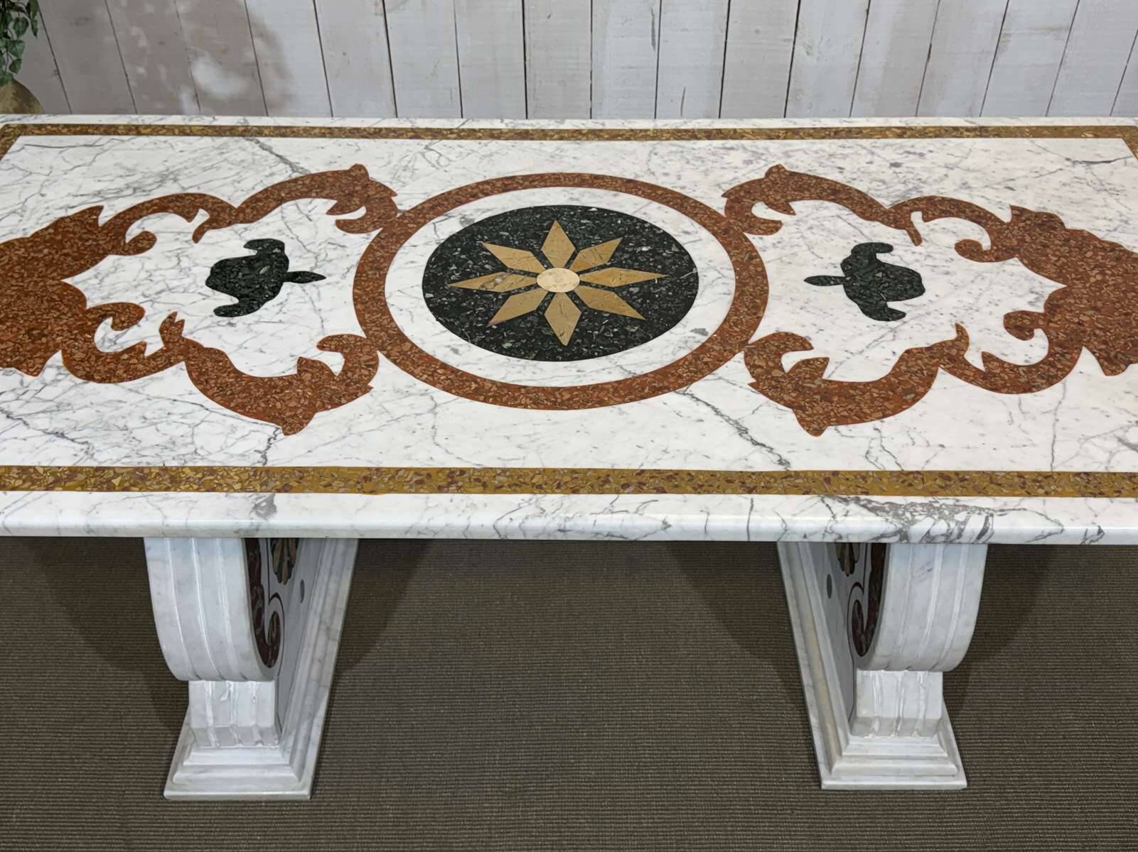 Italian marble dining table - 1970s craftsmanship