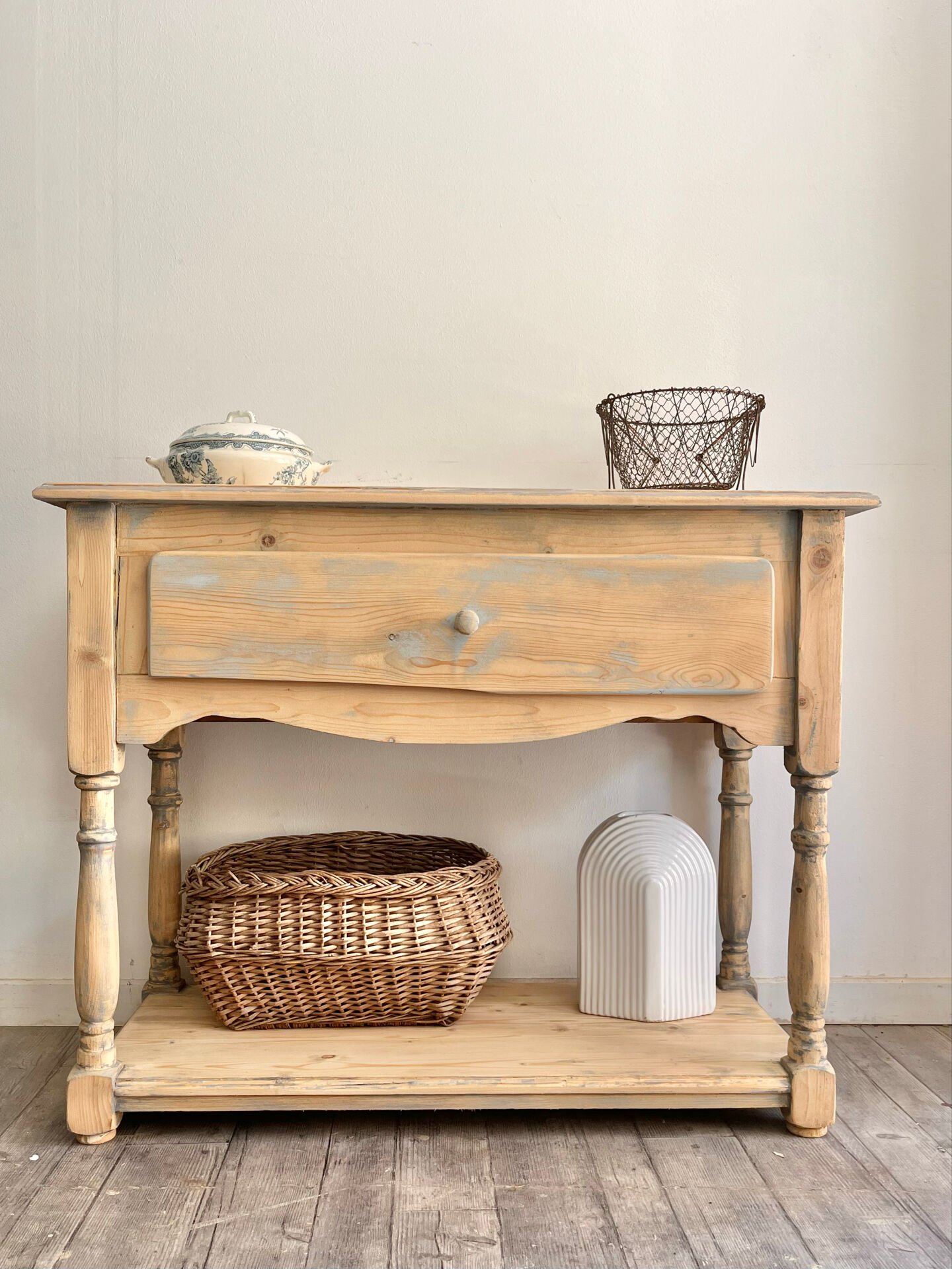 Petite console