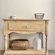 Petite console