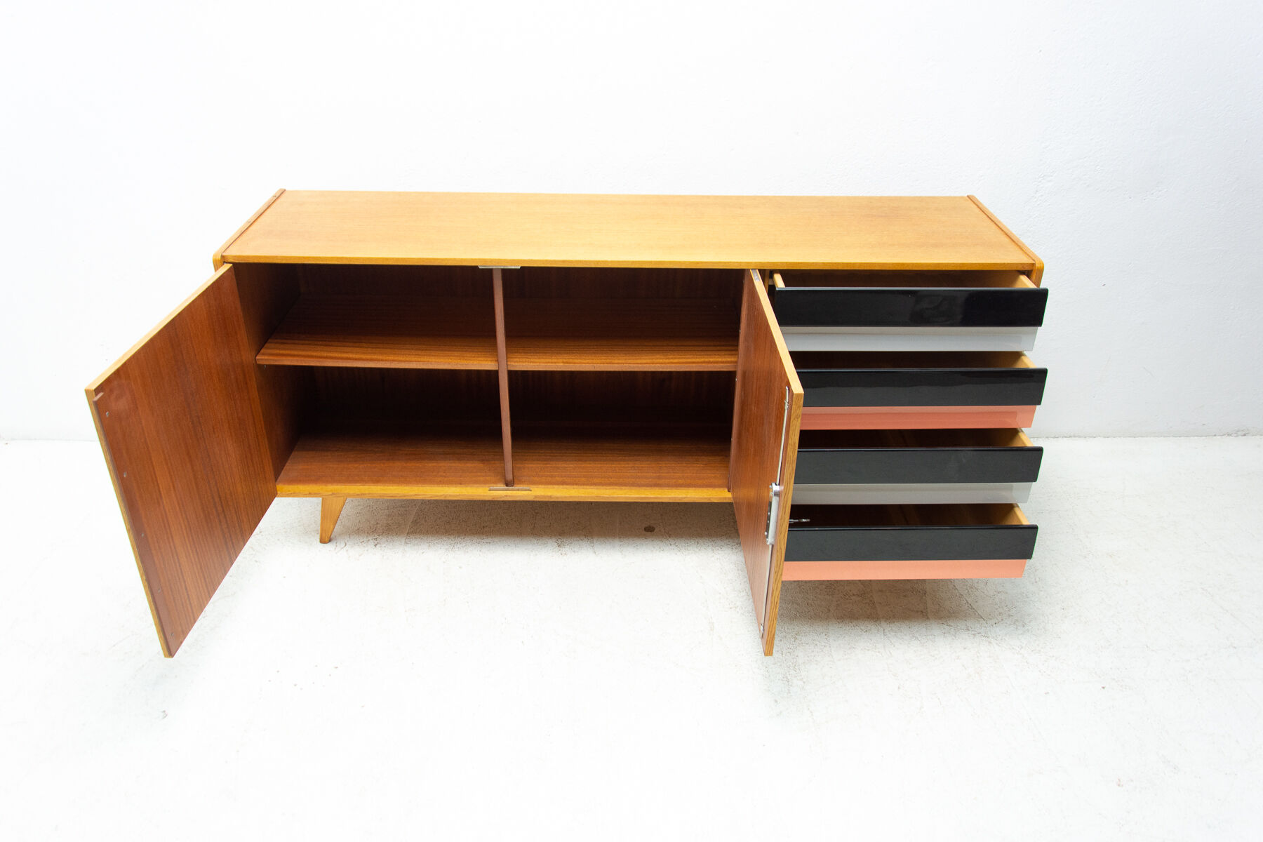 Mid Century U-460 sideboard by Jiří Jiroutek for Interiér Praha