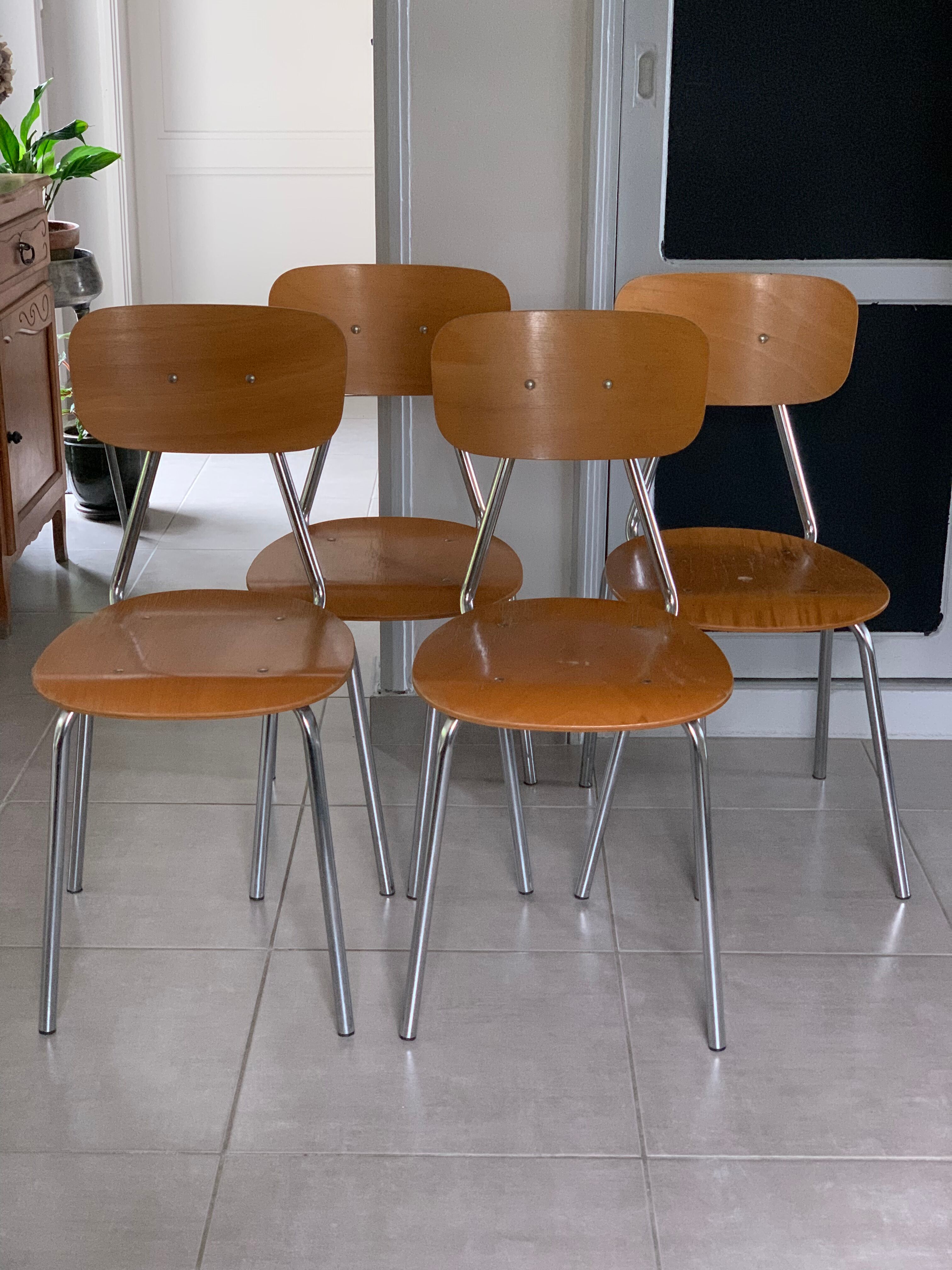 Chaises vintage en bois et chrome