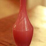 Ancien vase en opaline rose