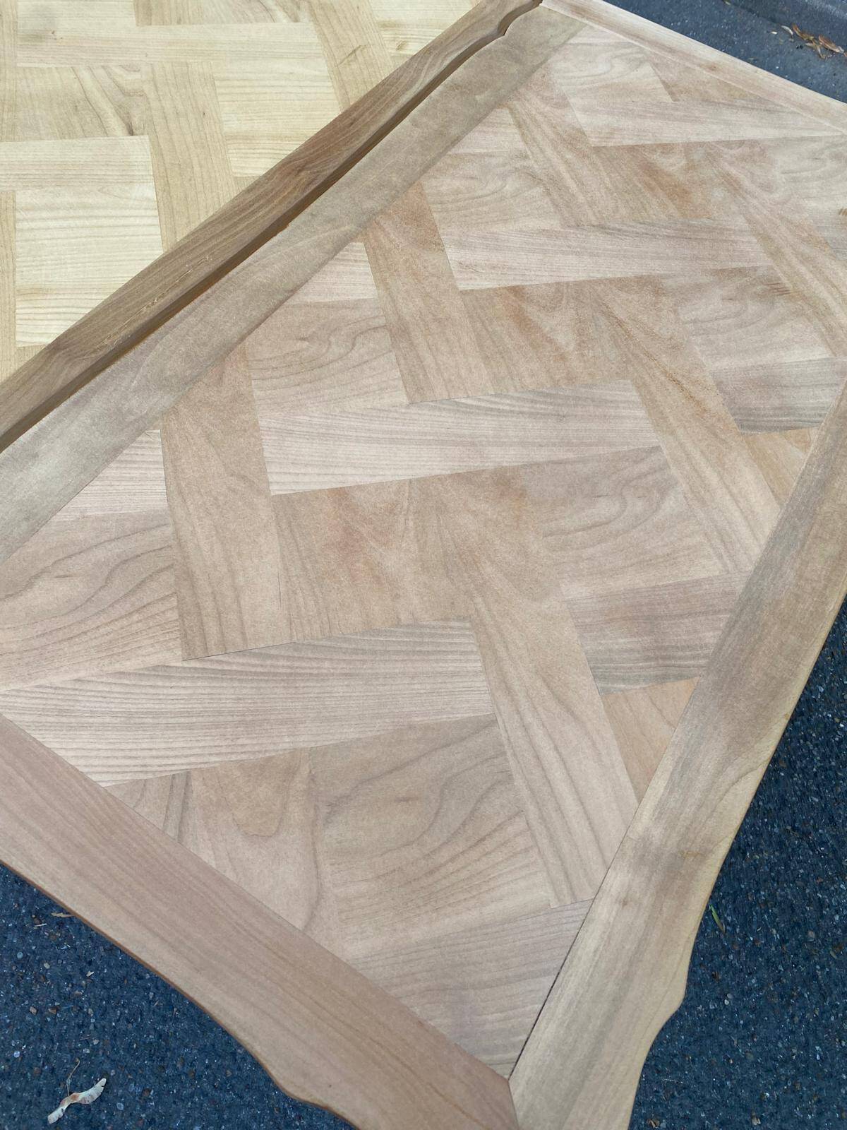 Table à manger Louis XV extensible rénovée en bois brut