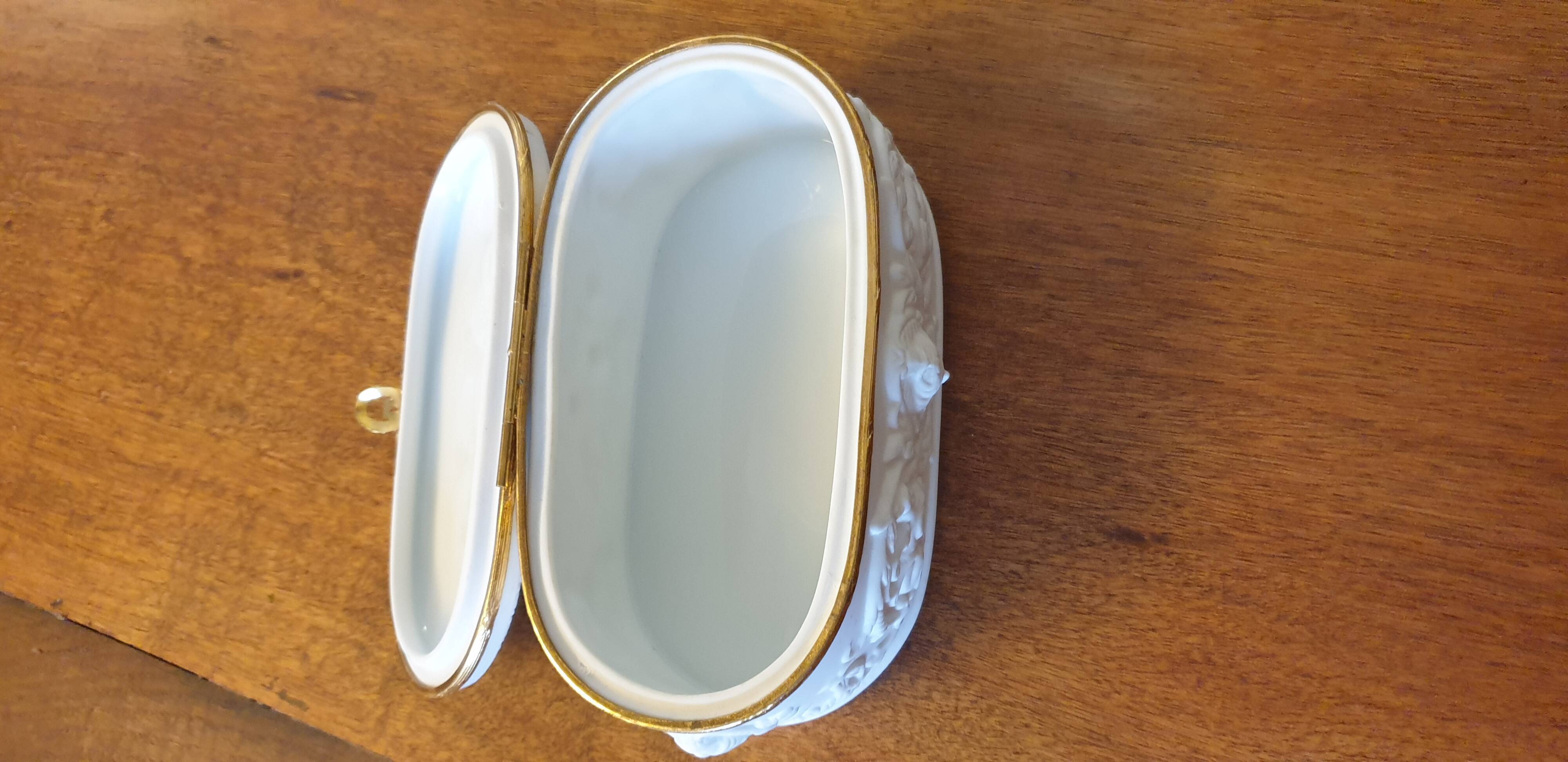 Box Coquet Limoges Biscuit and porcelain