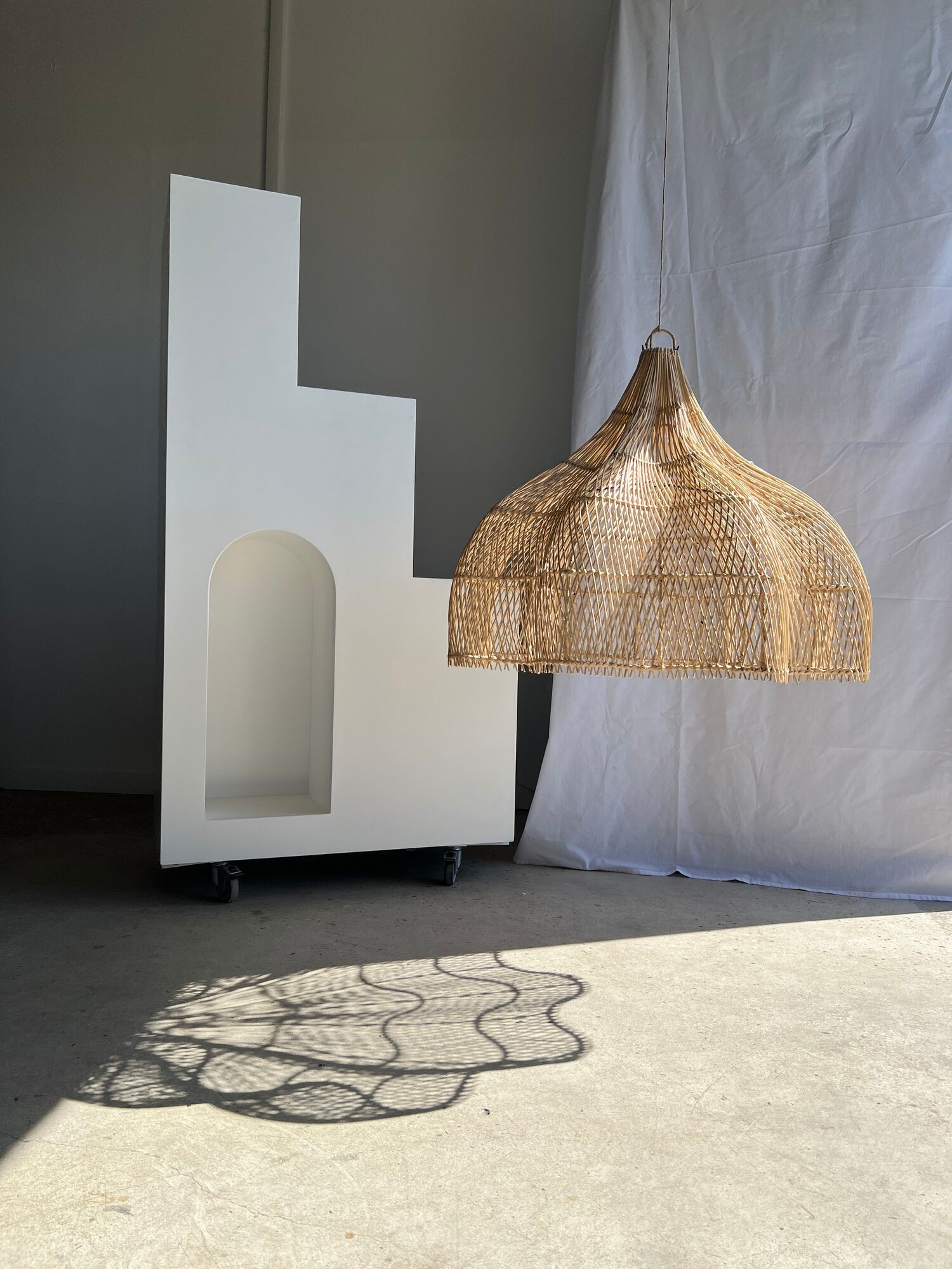 Rattan pendant lamp in the shape of a flower