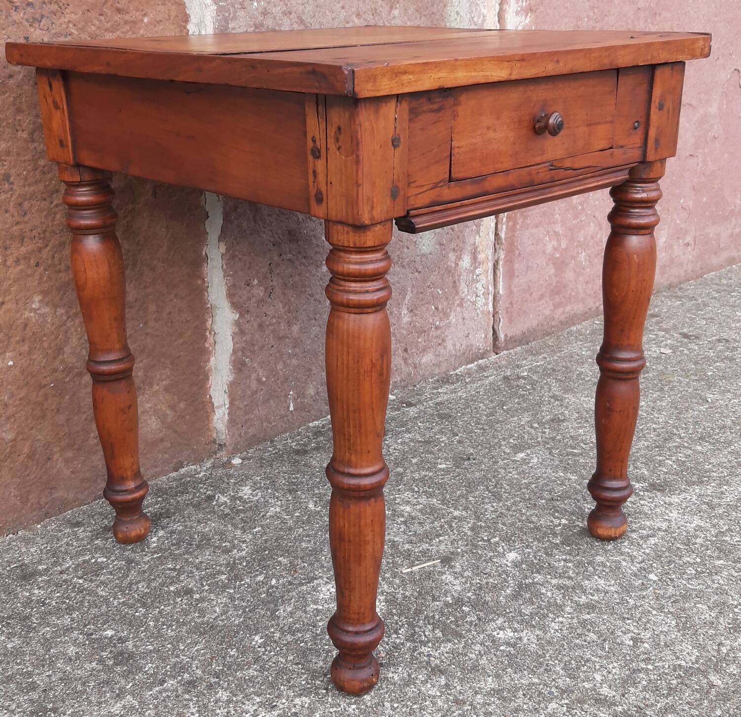 Coffee table or bedside table in wood. (With drawer)