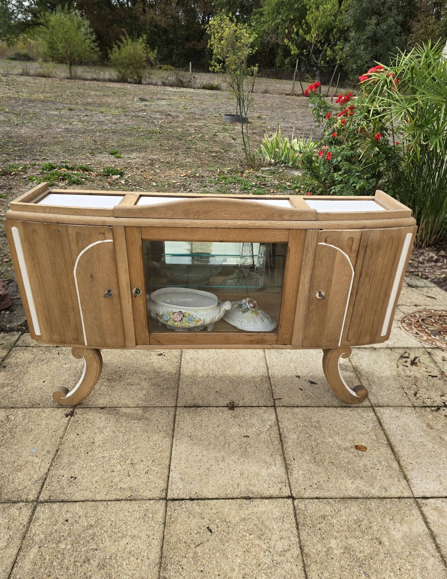 Art Deco buffet with showcase and solid raw wood mirror
