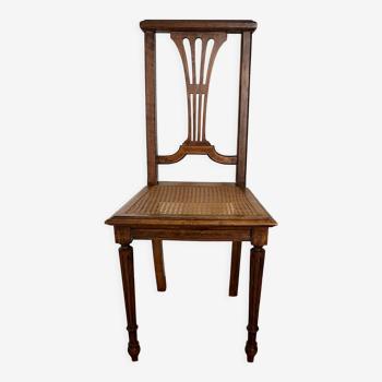 Antique chair sitting canus