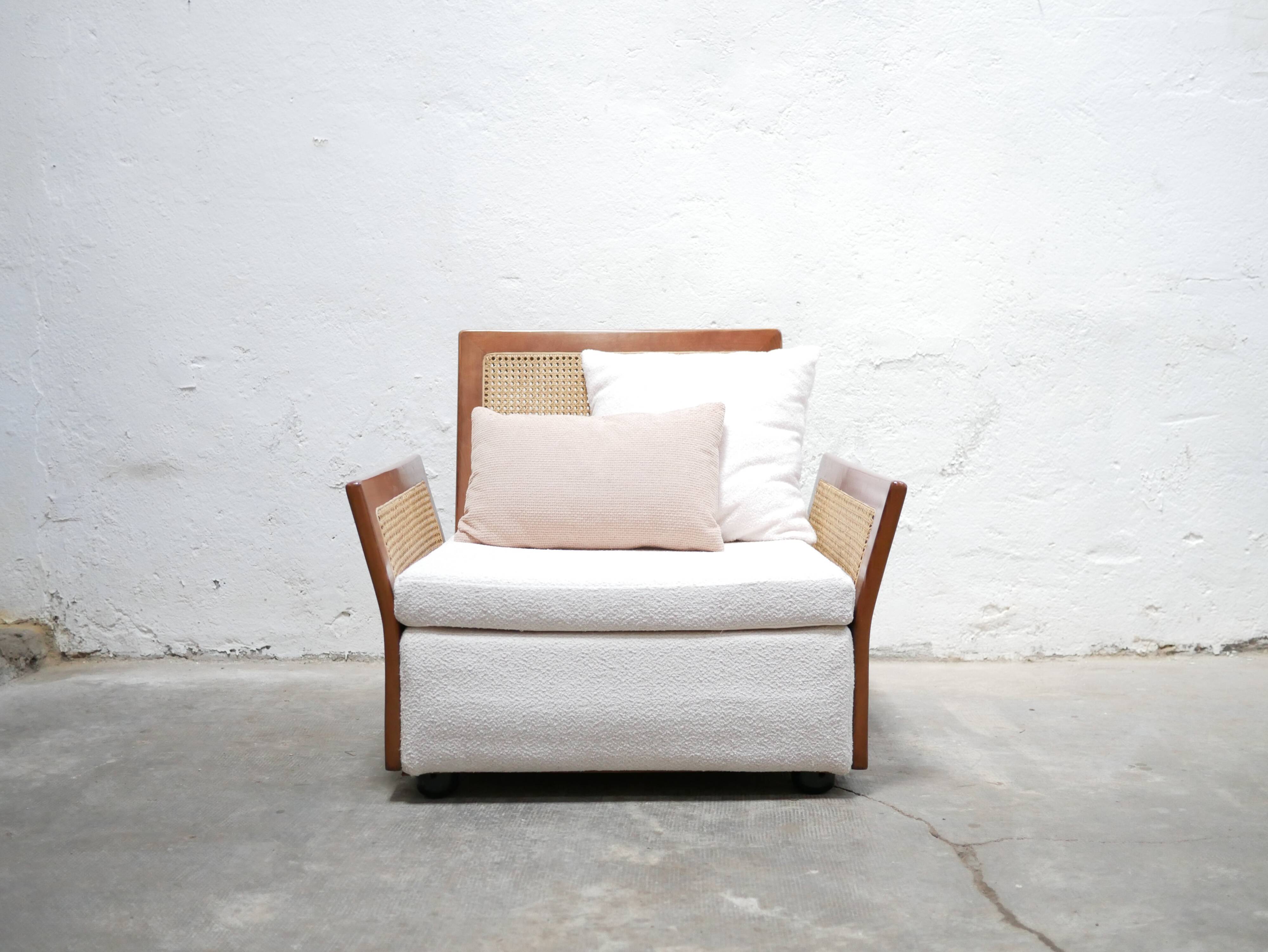 Fauteuil vintage en bois et cannage
