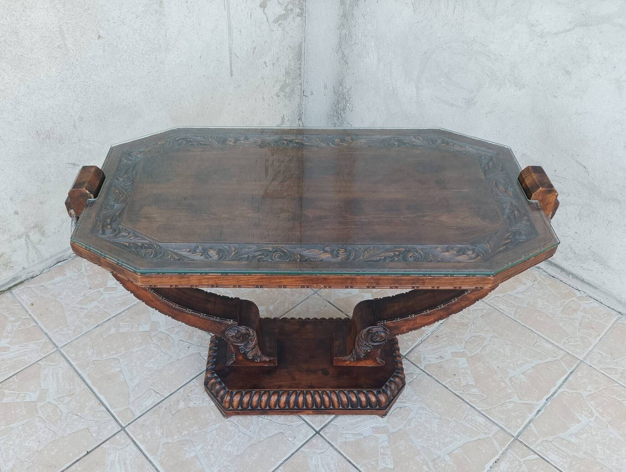 Table basse Art Déco en bois sculpté