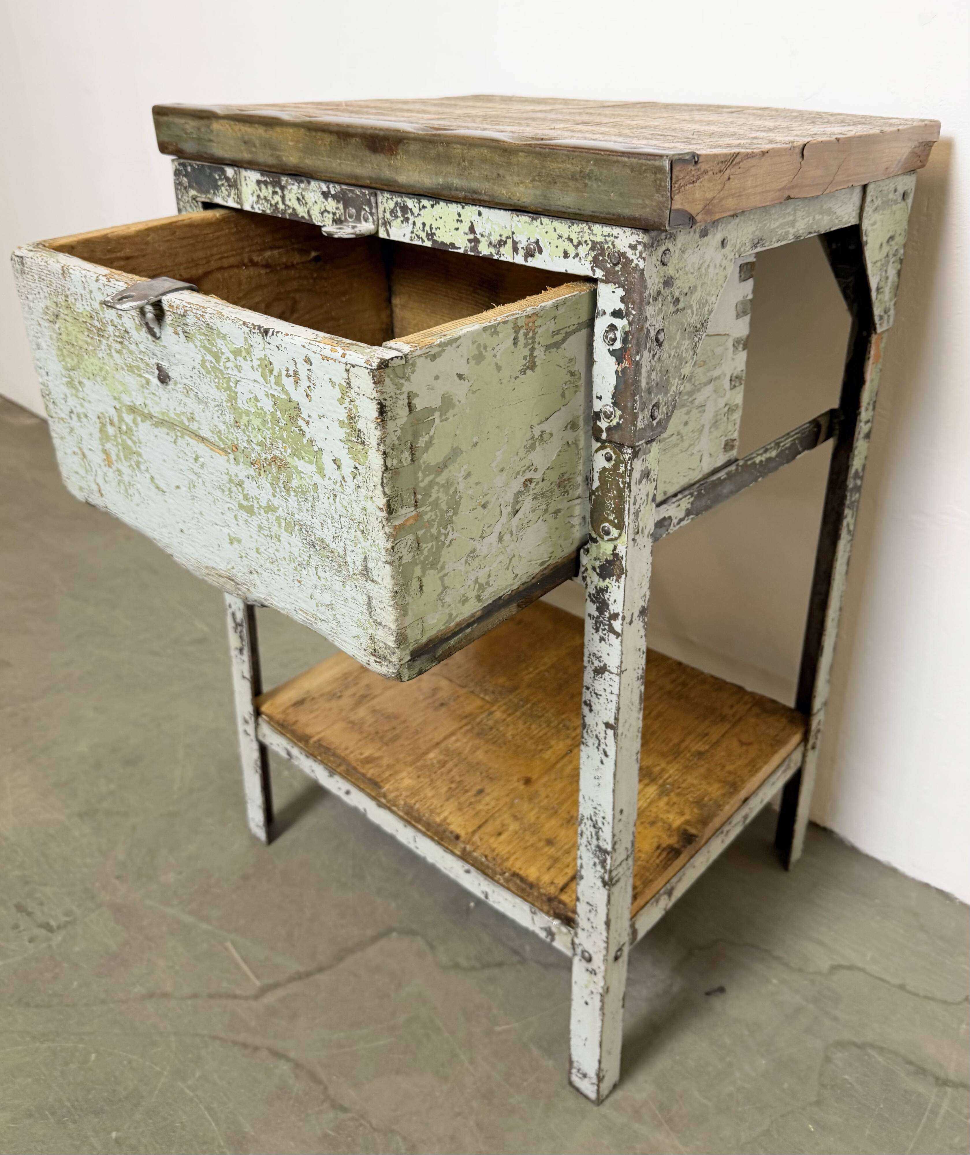 Commode en fer industriel gris, années 1950