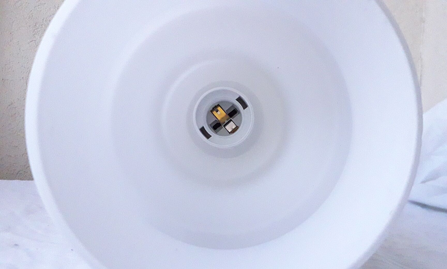 Suspension opaline