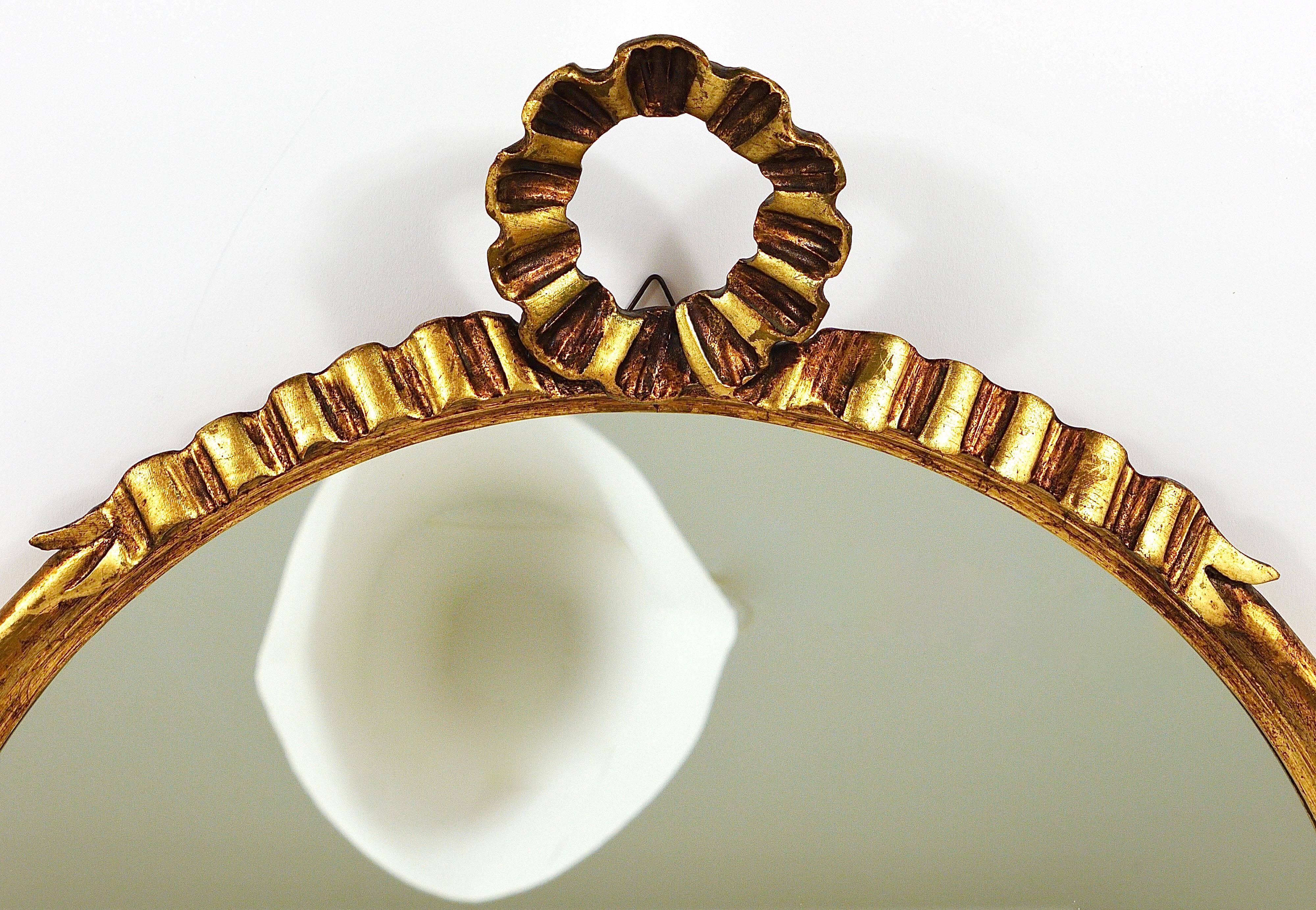 Round wall mirror in gilded wood, mid-century, C. Allodi & G. Subelli, Italy, 1950s.