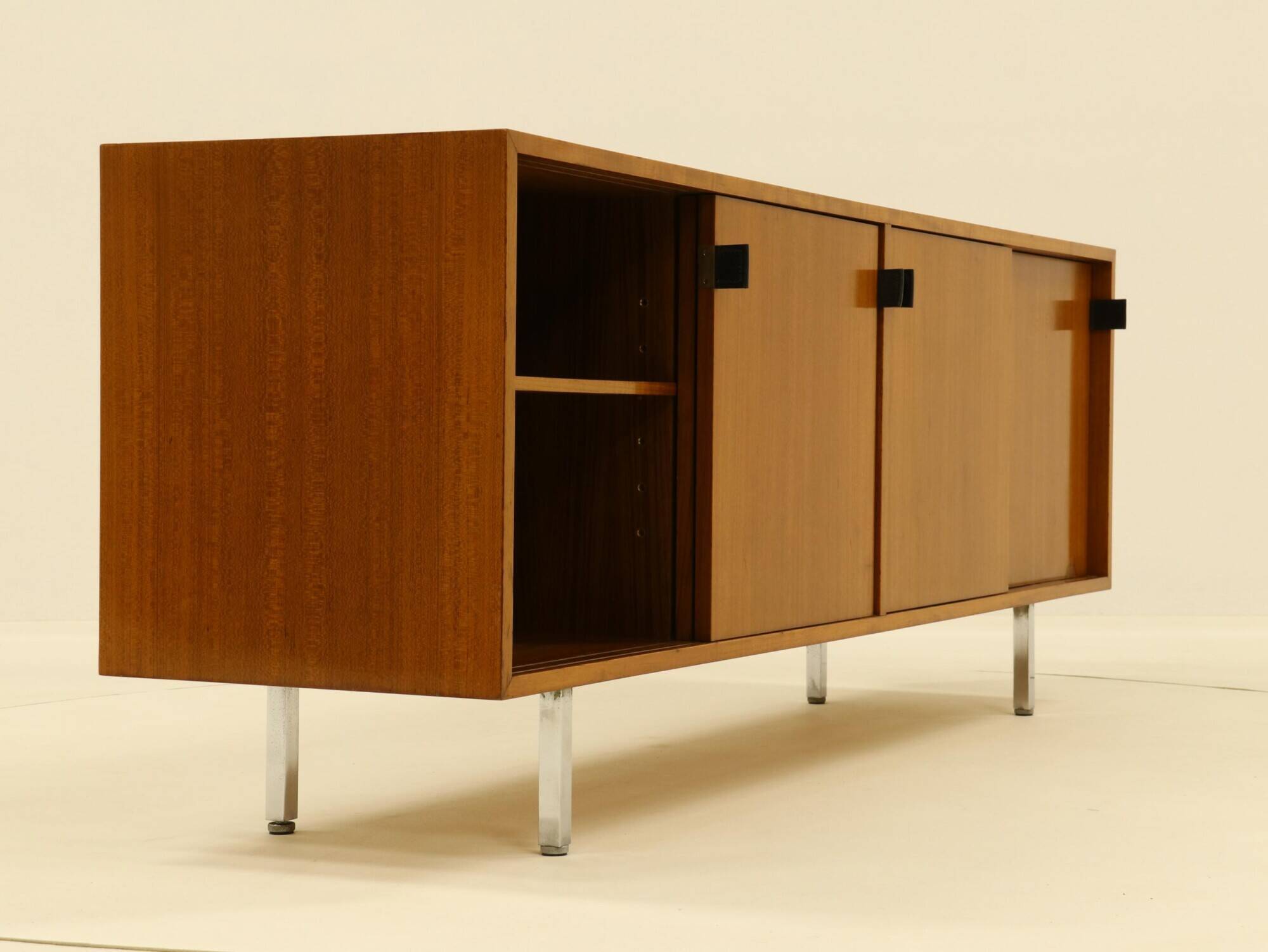 Buffet de style Mid-Century signé Florence Knoll pour Knoll International