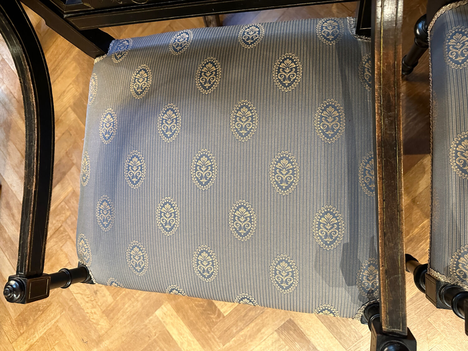 Paire de fauteuils victoriens
