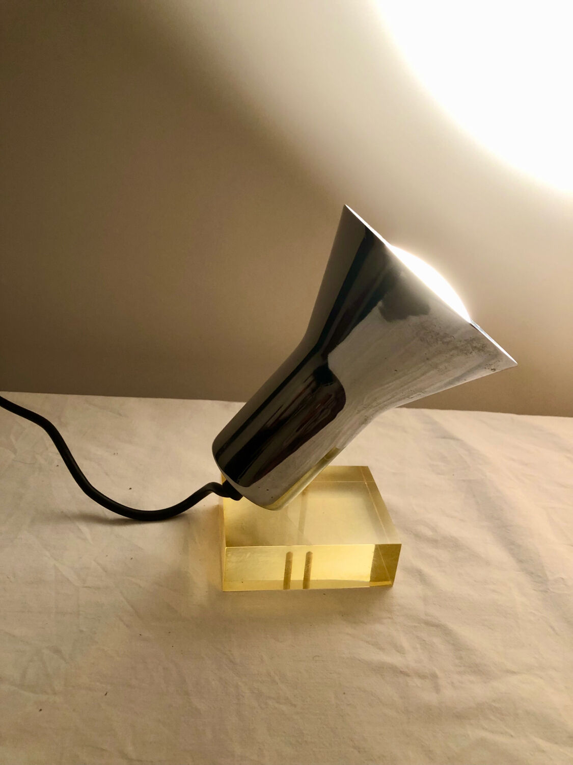 Articulated chrome and plexiglass casserole spotlight