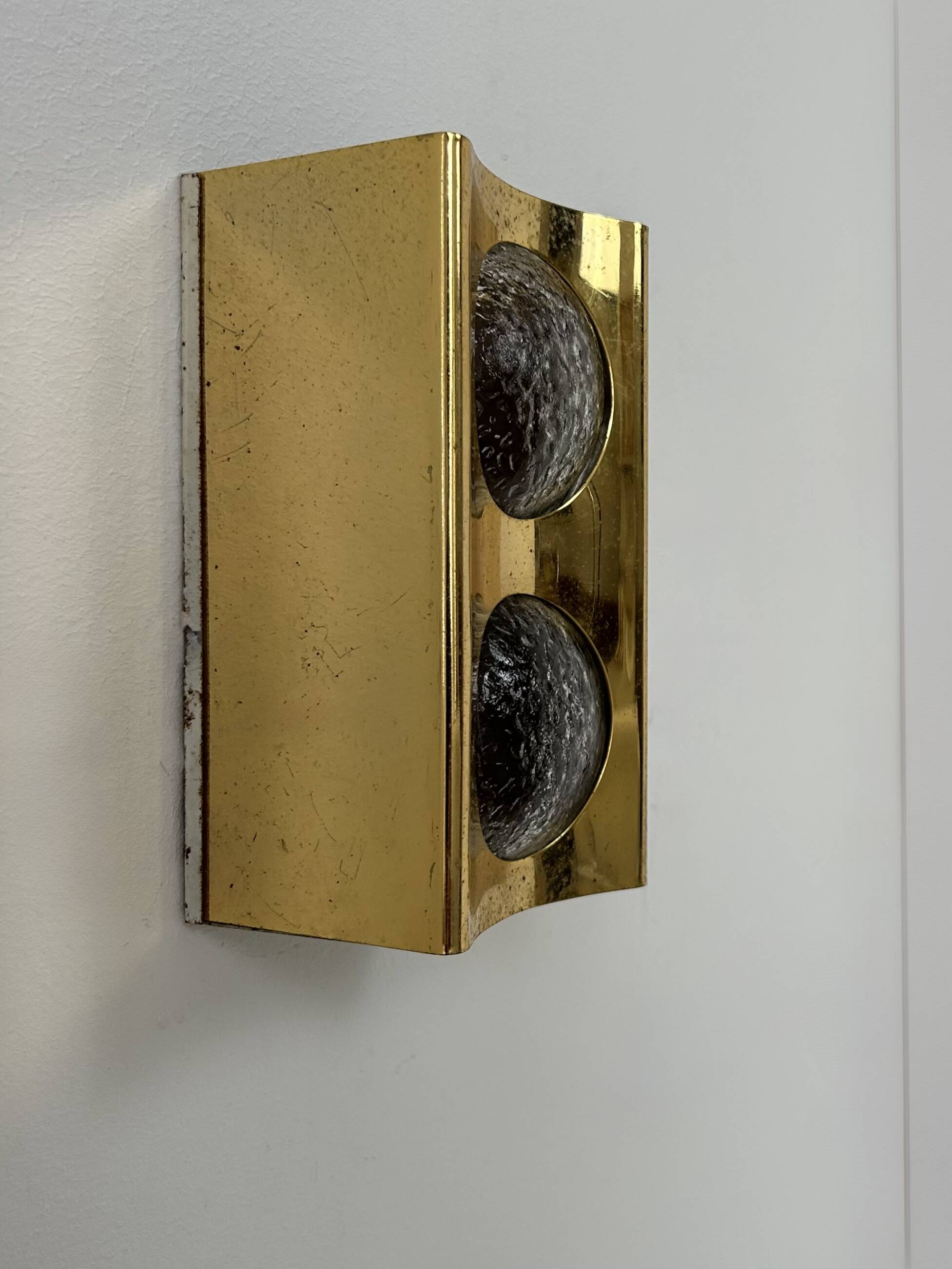 Vintage wall light in brass and bubbled glass, France, 1950.