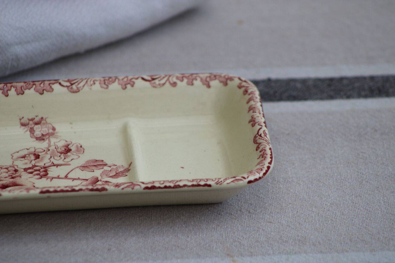 Ceramic soap dish