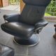 1 Stressless Jazz armchair - black leather and its ottoman