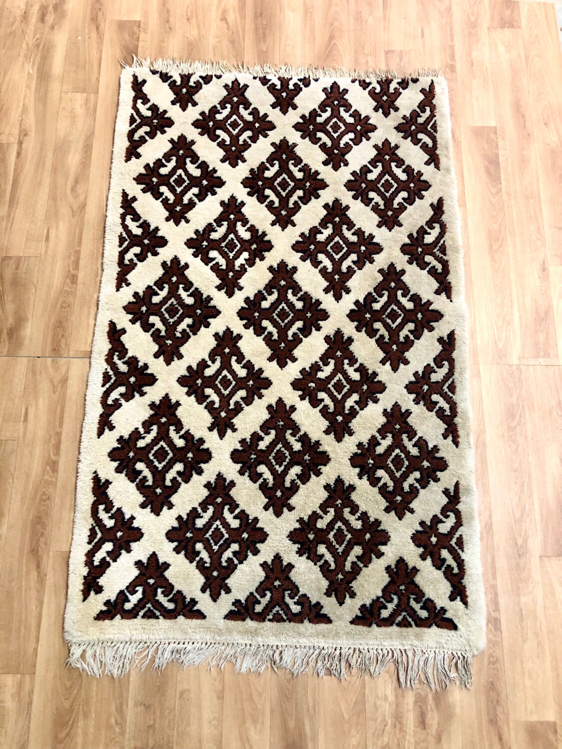 Beige carpet ethnic motifs - 157 x 91 cm