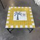 Table basse carrée en zellige jaune, décor palmier