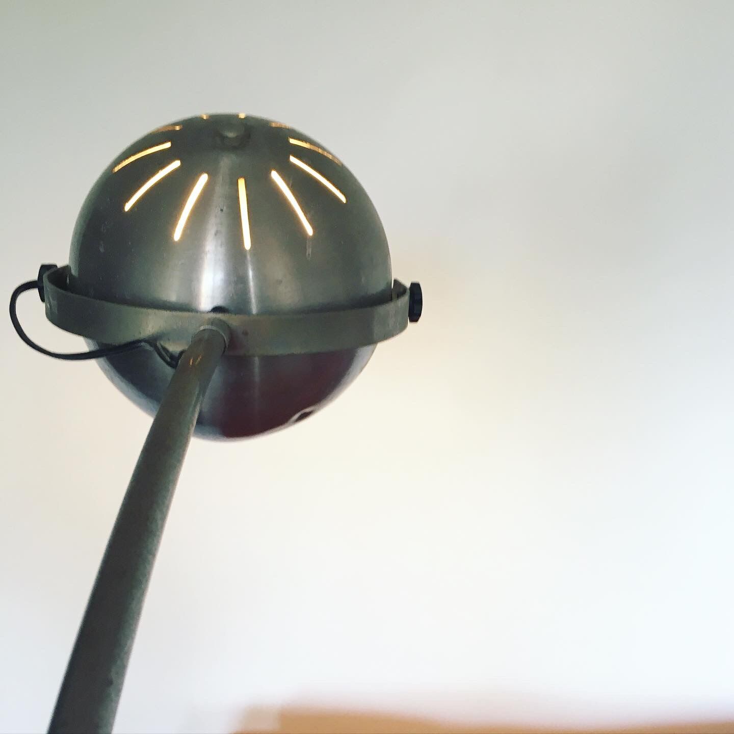 Adjustable steel eye ball floor lamp