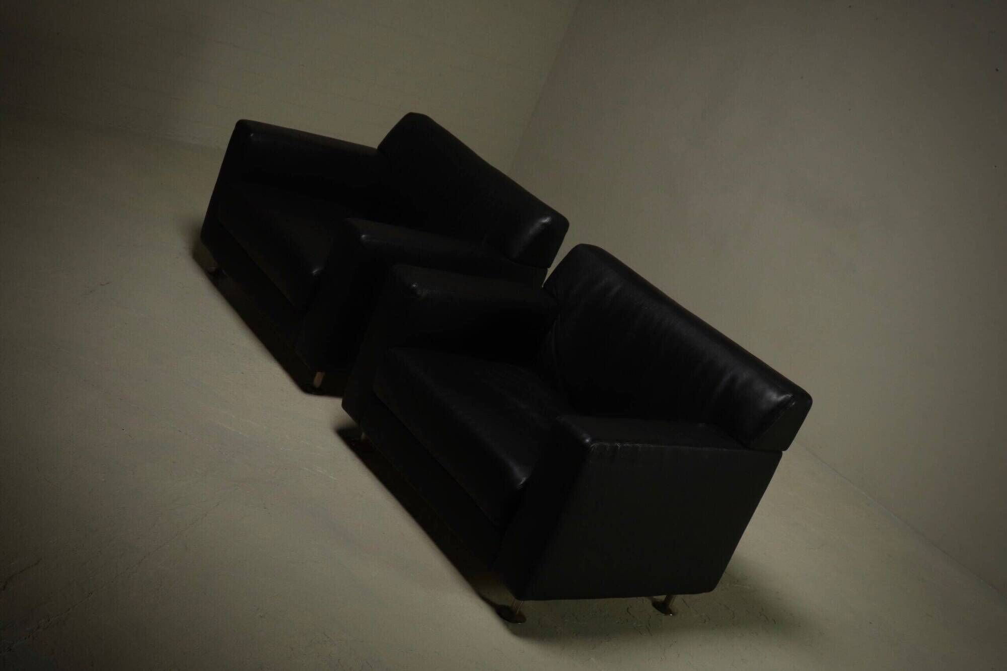 Pair of lounge chairs by Kunihide Oshinomi for Matteo Grassi 1980s