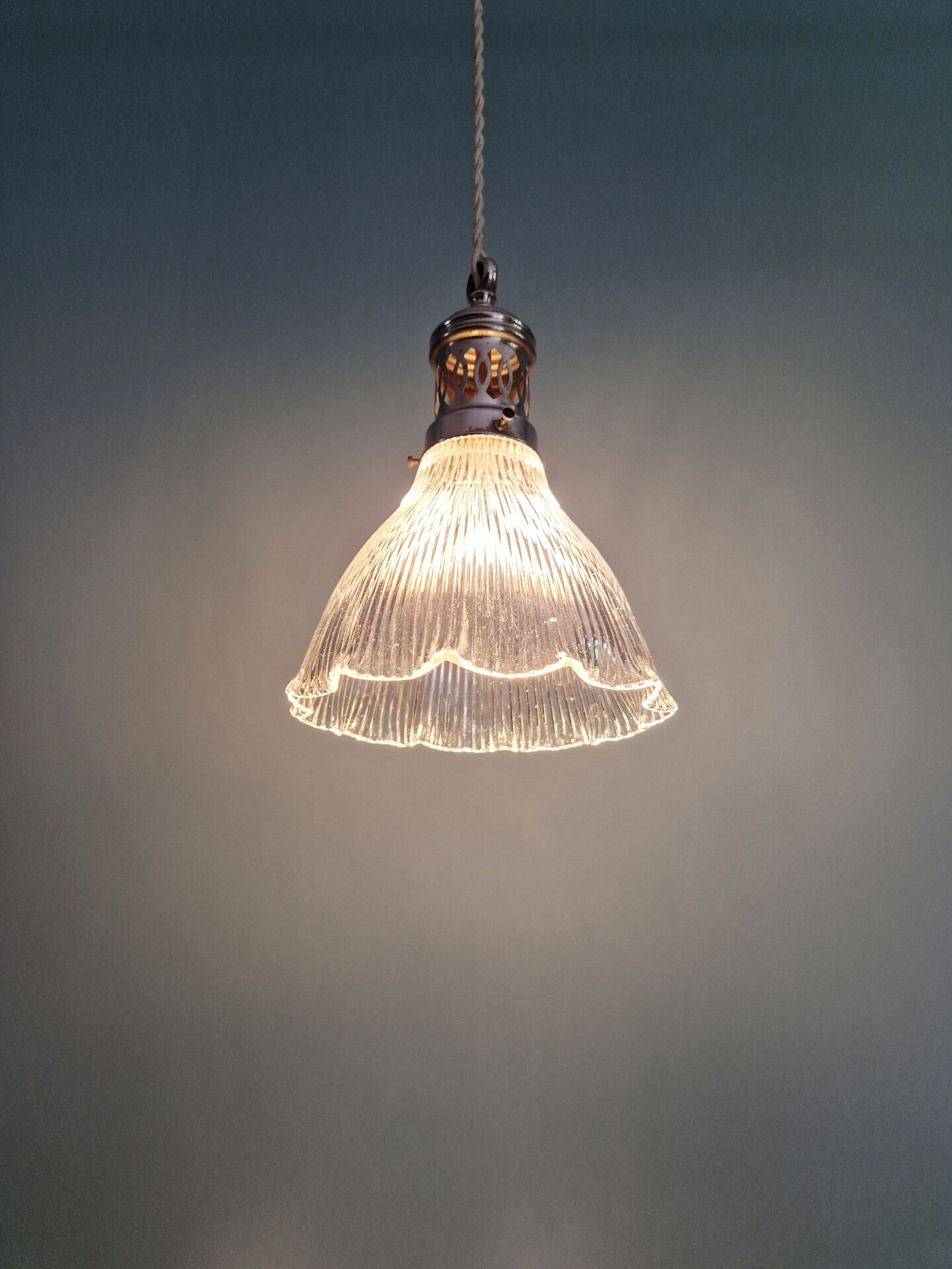 Suspension Holophane in ribbed transparent glass, 1930