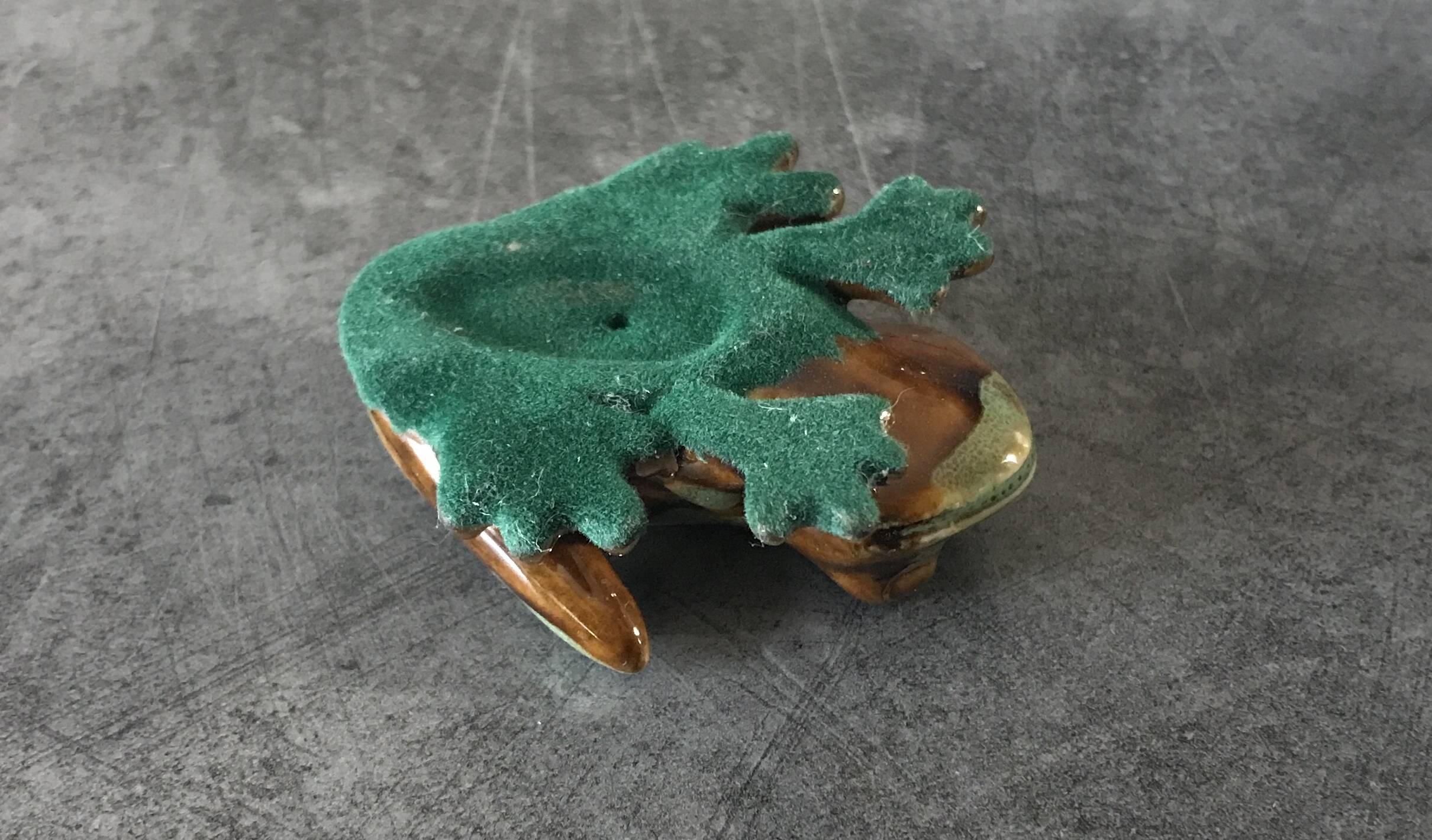 FROG figurine in enameled CERAMIC Vintage Golden Pond collection