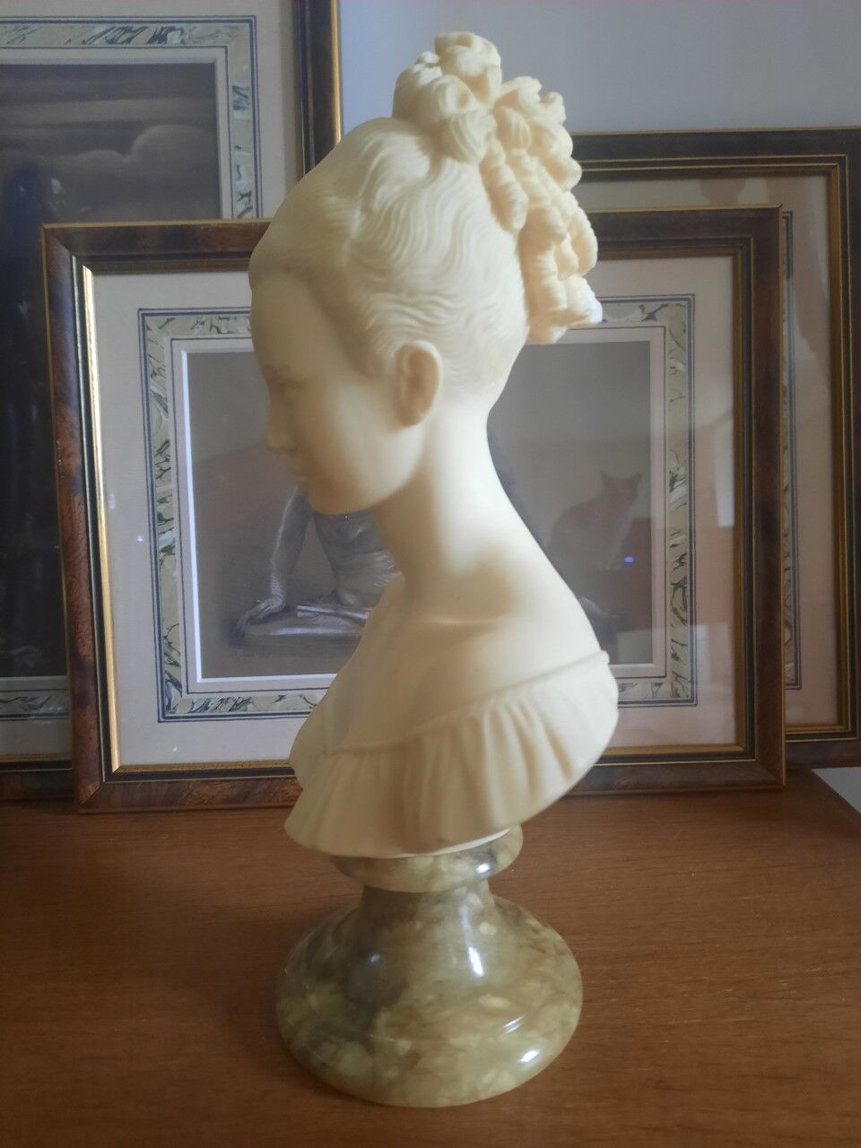 Bust woman on pedestal
