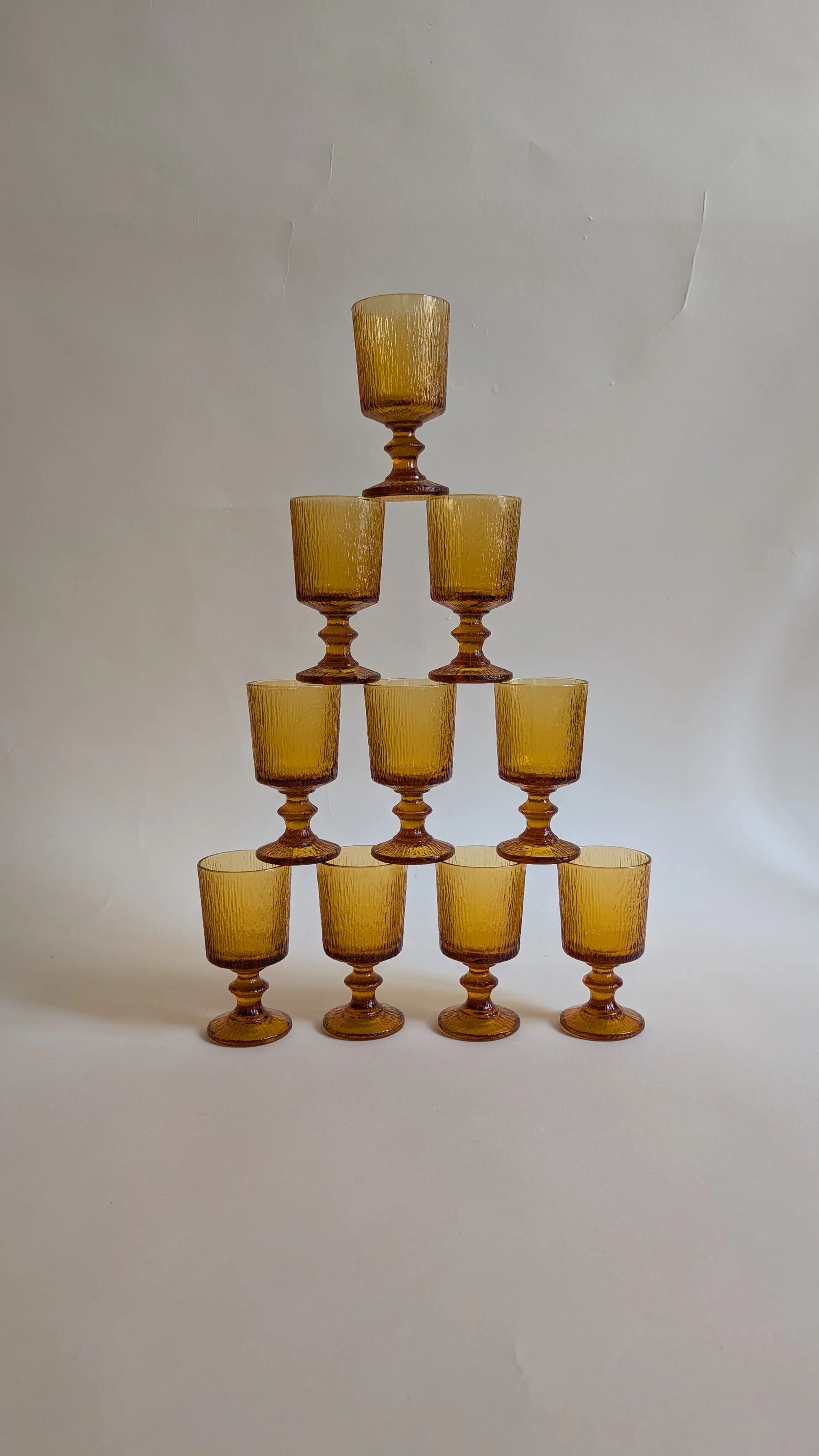 Set of 10 orange glasses