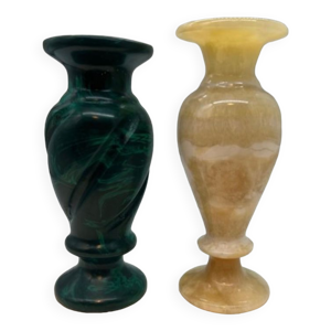 deux vases en marbre