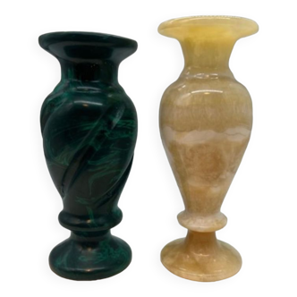 Deux vases en marbre