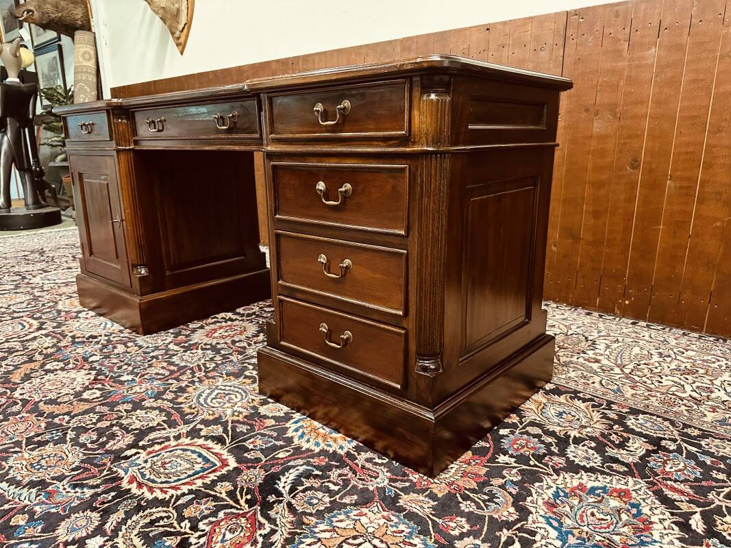 BUREAU ANCIEN EN bois massif. 1,30m x 0,70m. Bon état. EUR 250,00 - PicClick FR