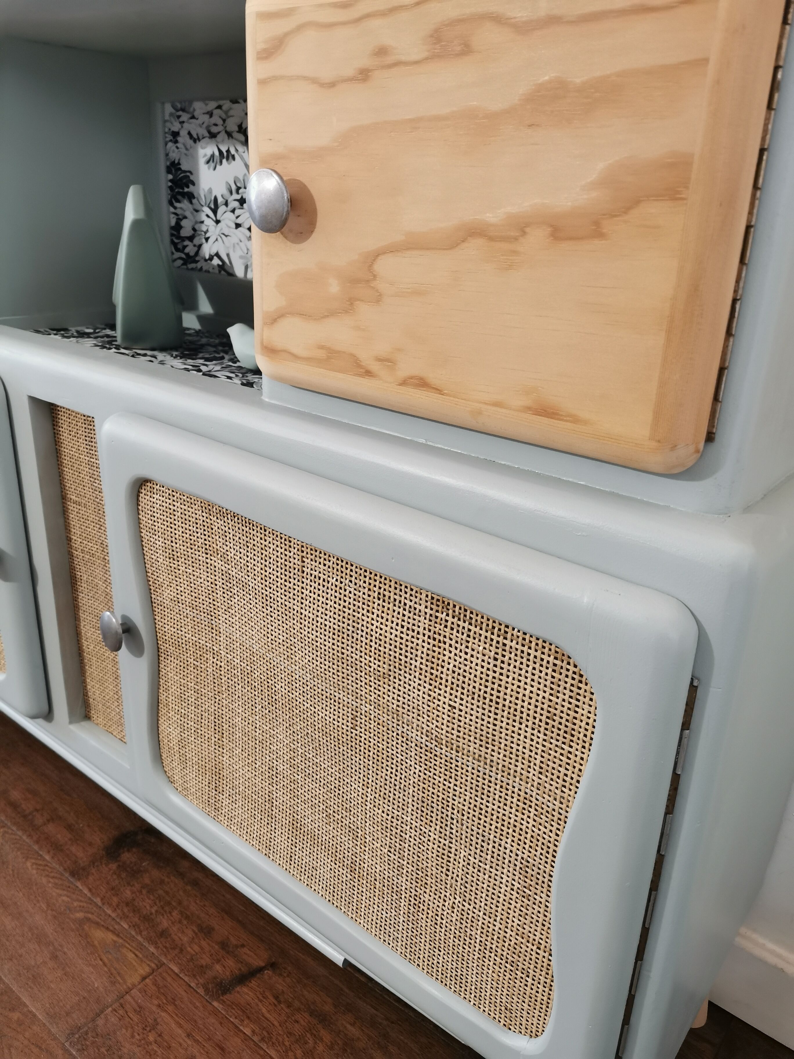 Mado buffet top hijacked